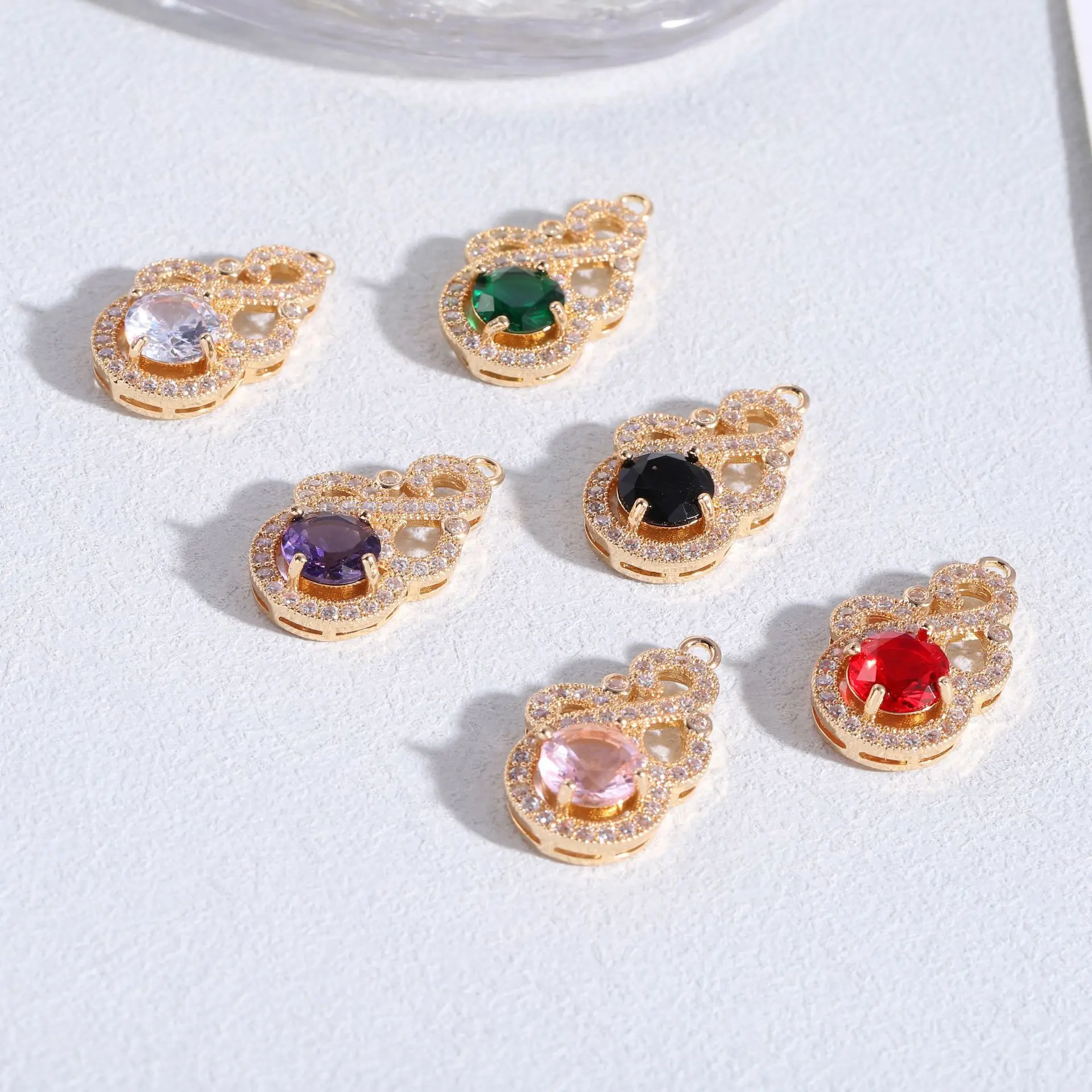 10pcs/ Bag NEW Gold Plated Copper Colorful Retro Hollow Flower Crystal Zircon Pendant for DIY Jewelry Accessories Making
10pcs/ Bag NEW Gold Plated Copper Colorful Retro Hollow Flower Crystal Zircon Pendant for DIY Jewelry Accessories Making