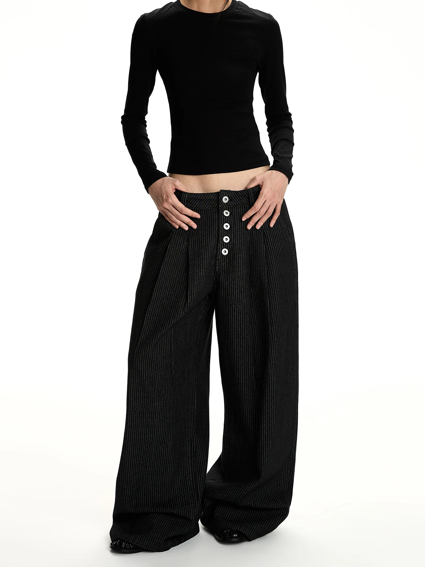 Джинсы PUEE в американском ретро-стиле с пуговицами, в полоску, свободного кроя, прямые, универсальные, А-силуэт, повседневные, со средней посадкой, не требуют глажки
Джинсы PUEE в американском ретро-стиле с пуговицами, в полоску, свободного кроя, прямые, универсальные, А-силуэт, повседневные, со средней посадкой, не требуют глажки