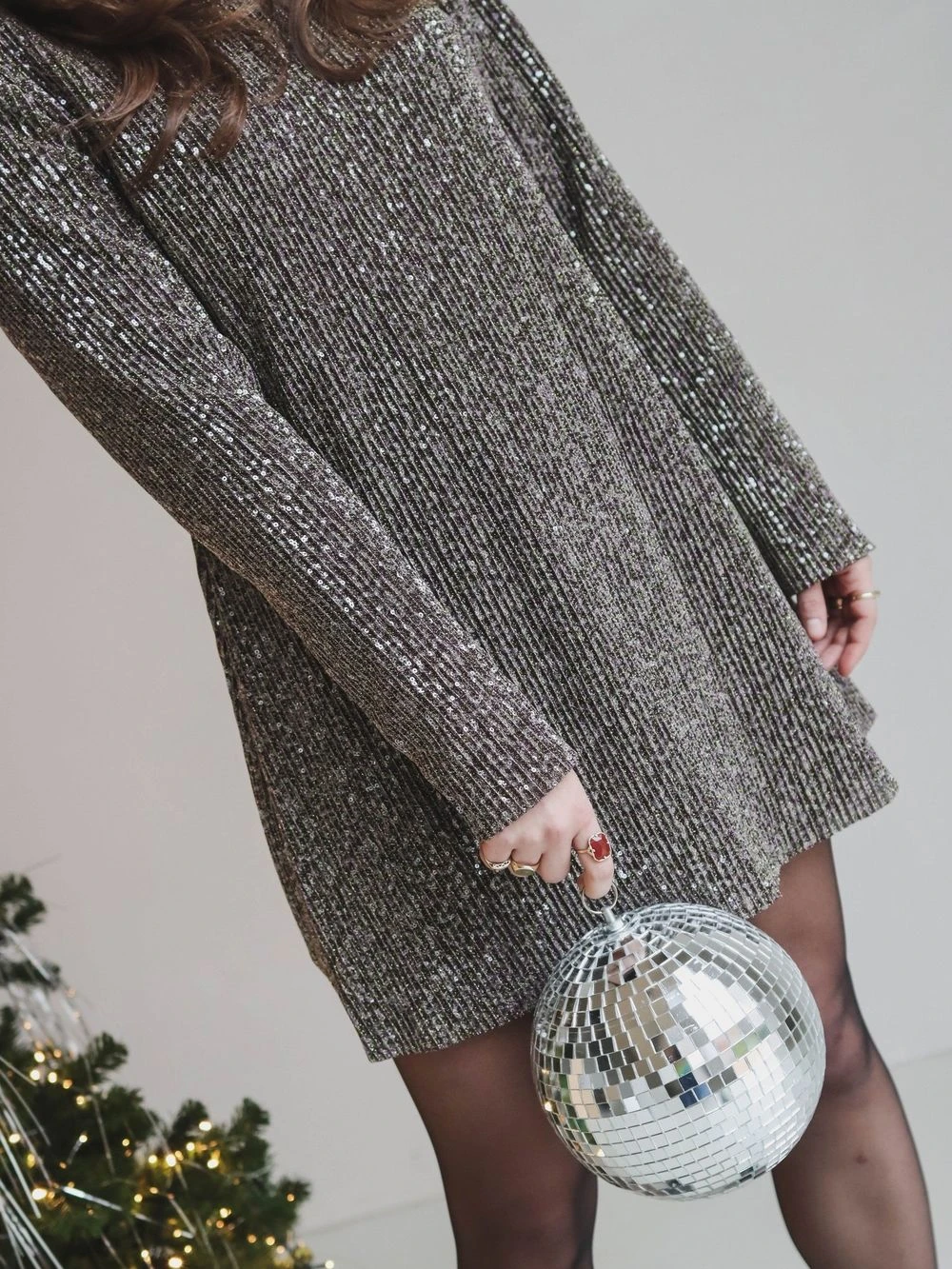 Elegant Metal Grey Shiny Sequin Pleated Loose Dress Hooded Oversize Sweatshirt Women's Fashion Spring Autumn Winter Long Sleeve
Elegant Metal Grey Shiny Sequin Pleated Loose Dress Hooded Oversize Sweatshirt Women's Fashion Spring Autumn Winter Long Sleeve