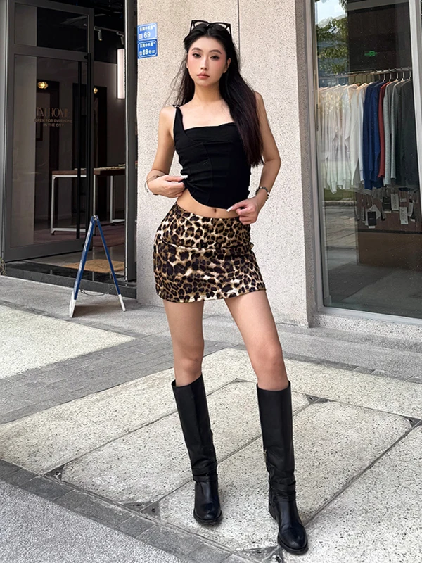 Sisjulyy2k Sweet And Spicy Retro Leopard Print High Waist Bodycon Skirt Women's Fashion Polyester Nylon Blend Short Skirt
Sisjulyy2k Sweet And Spicy Retro Leopard Print High Waist Bodycon Skirt Women's Fashion Polyester Nylon Blend Short Skirt