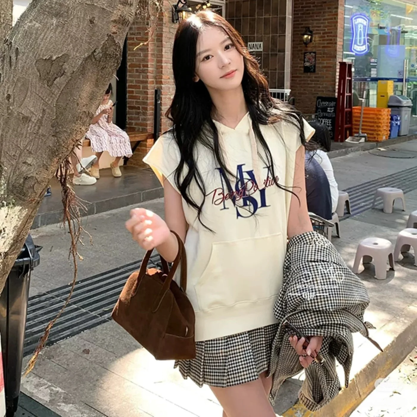 Pure College Style Sporty Sleeveless Top Versatile Spring Summer Unisex Hoodie Casual Loose Fit Female Youth Fashion
Pure College Style Sporty Sleeveless Top Versatile Spring Summer Unisex Hoodie Casual Loose Fit Female Youth Fashion