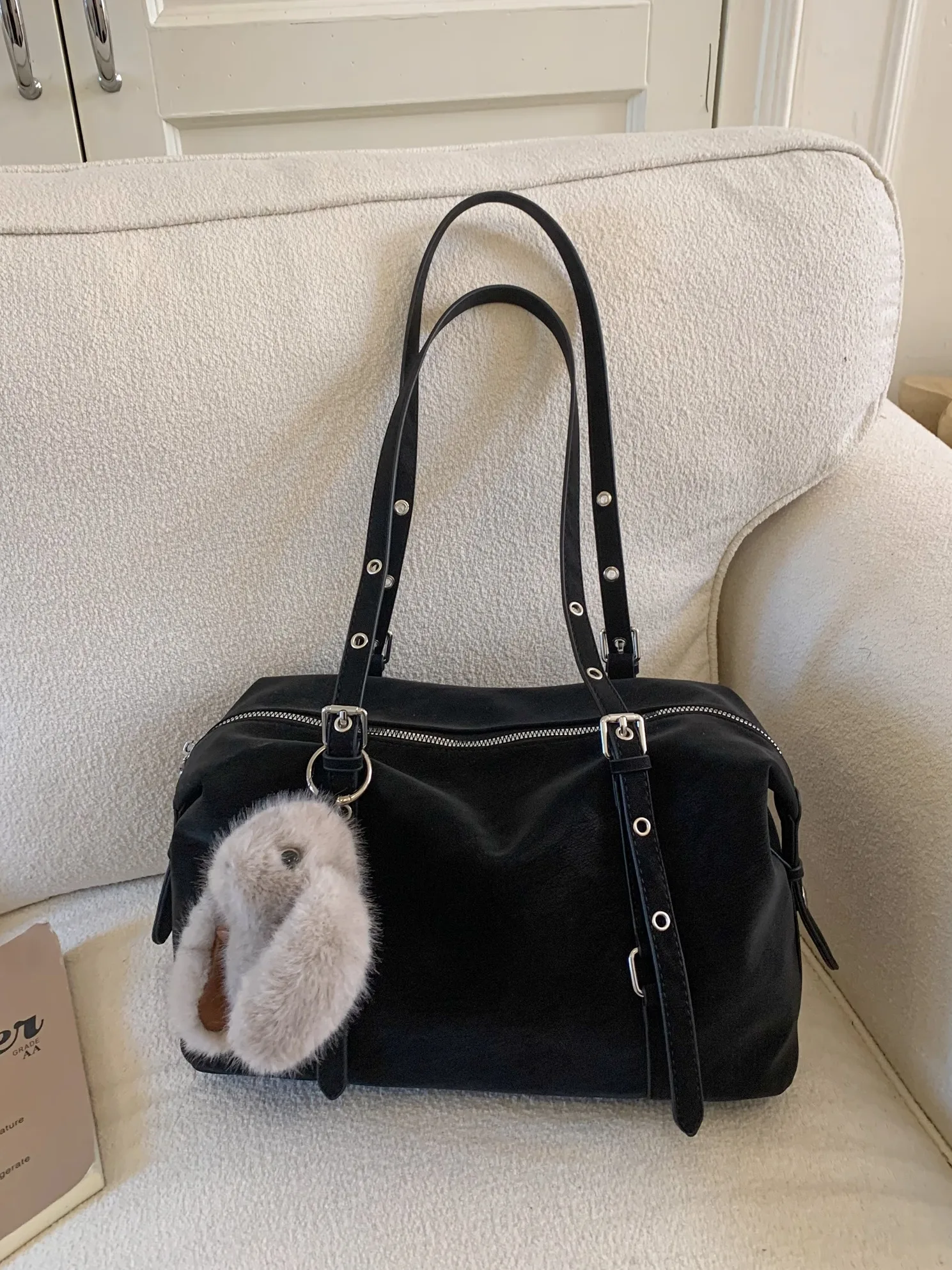 Fall Winter Large Capaci Bowling Bag Pillow aped Women's oulder Bag 2025 New Luxury Commuter Single oulder Bag
Fall Winter Large Capaci Bowling Bag Pillow aped Women's oulder Bag 2025 New Luxury Commuter Single oulder Bag