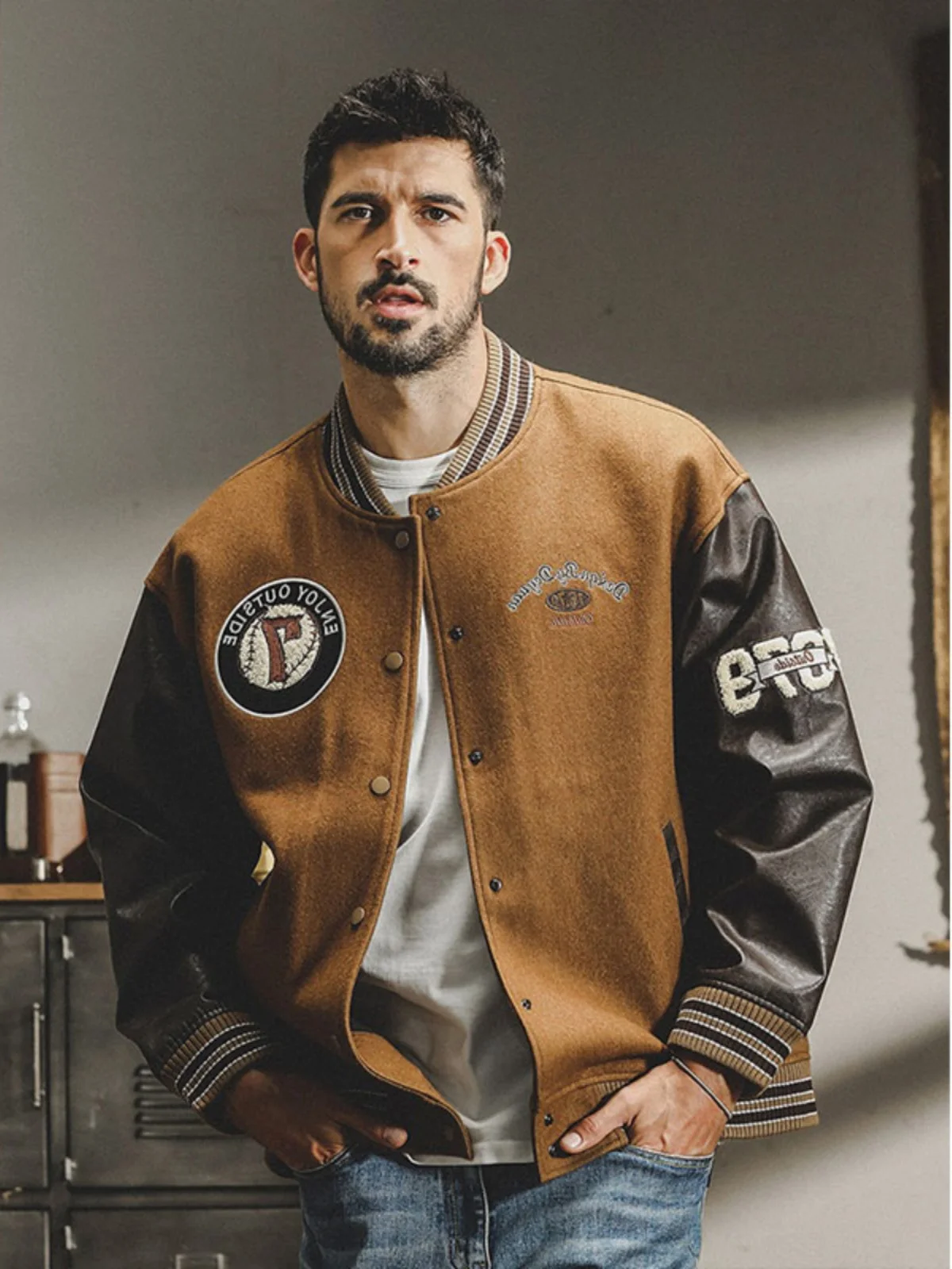 Мужская винтажная шерстяная куртка в американском стиле, осенне-зимняя, модная, свободного кроя, для молодежи
Мужская винтажная шерстяная куртка в американском стиле, осенне-зимняя, модная, свободного кроя, для молодежи