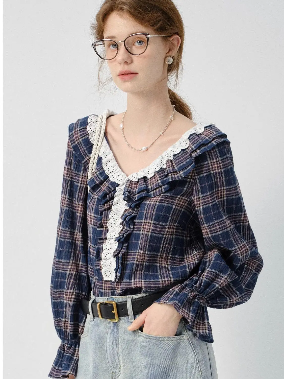 Женская кружевная лоскутная клетчатая рубашка с длинными рукавами, осенний новый студенческий стиль, женский утягивающий пуловер с v-образным вырезом 
Женская кружевная лоскутная клетчатая рубашка с длинными рукавами, осенний новый студенческий стиль, женский утягивающий пуловер с v-образным вырезом