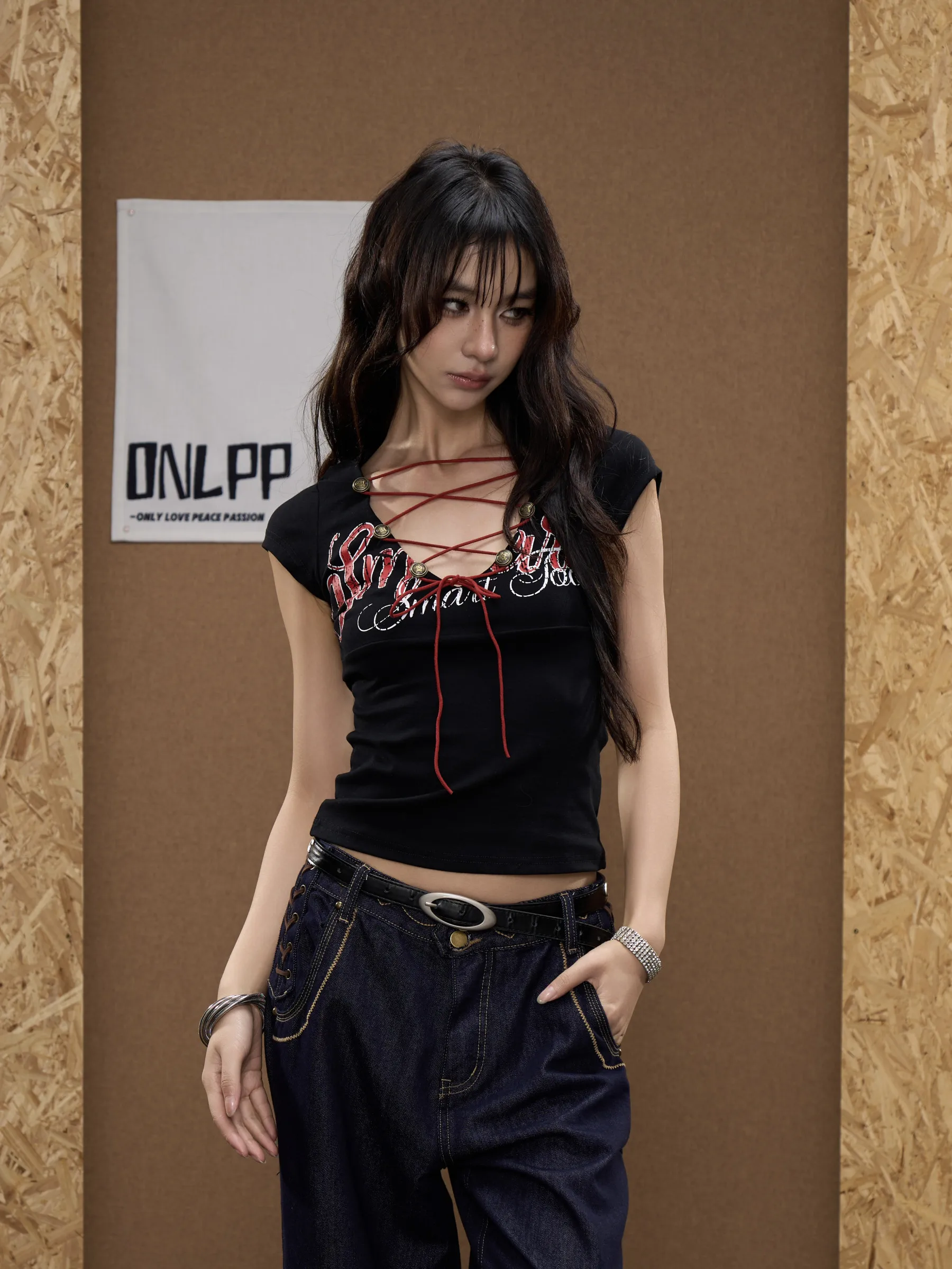 Slim Fit Short Sleeve T-Shirt Women's V-neck Strap American Hot Girl Jennie Letter Print Top Onlpp Stylish Casual Summer Wear
Slim Fit Short Sleeve T-Shirt Women's V-neck Strap American Hot Girl Jennie Letter Print Top Onlpp Stylish Casual Summer Wear