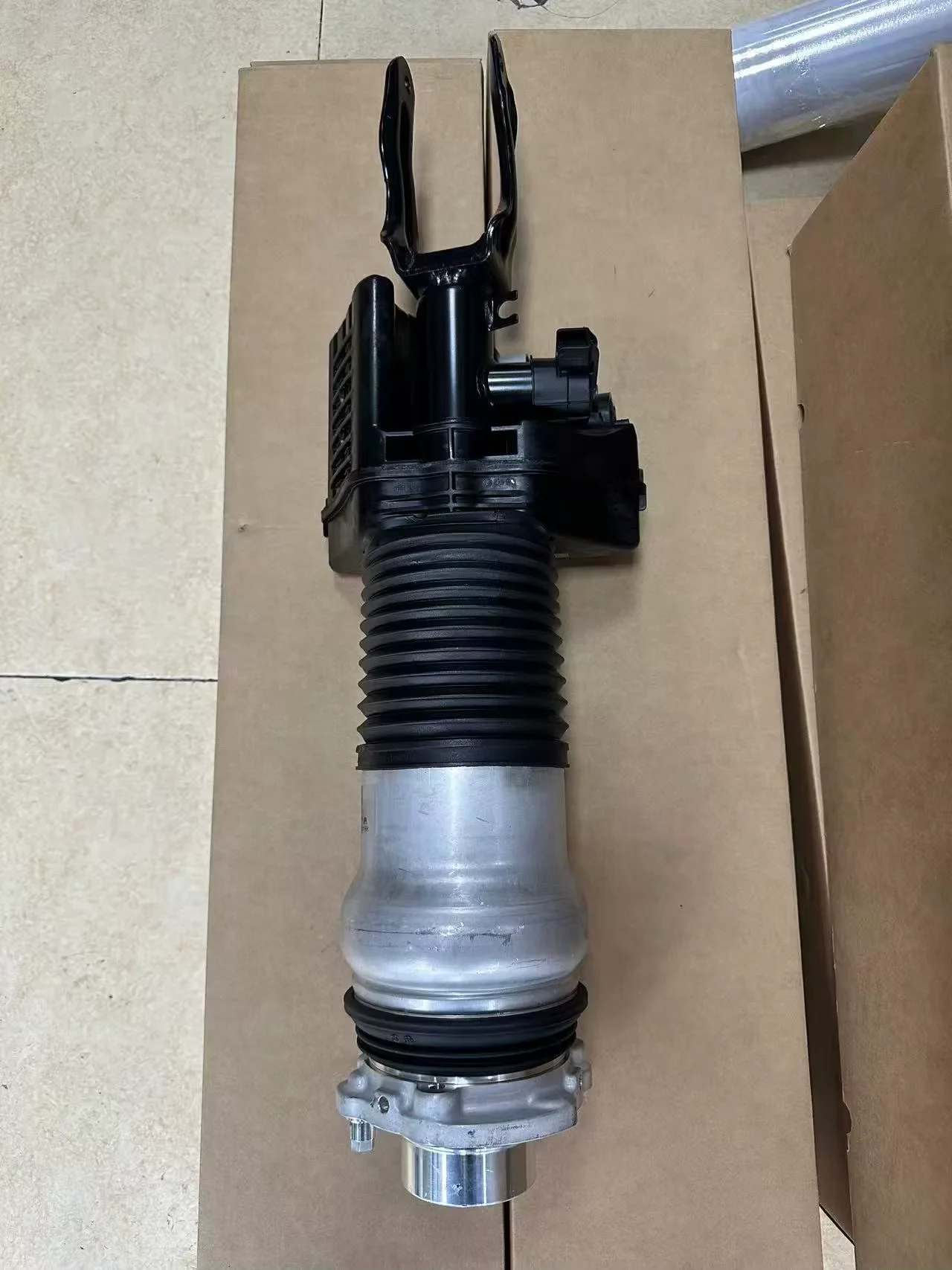 OEM 1PC Front Air Suspension Shock Absorber For Porsche Panamera 976 2024-2026
OEM 1PC Front Air Suspension Shock Absorber For Porsche Panamera 976 2024-2026