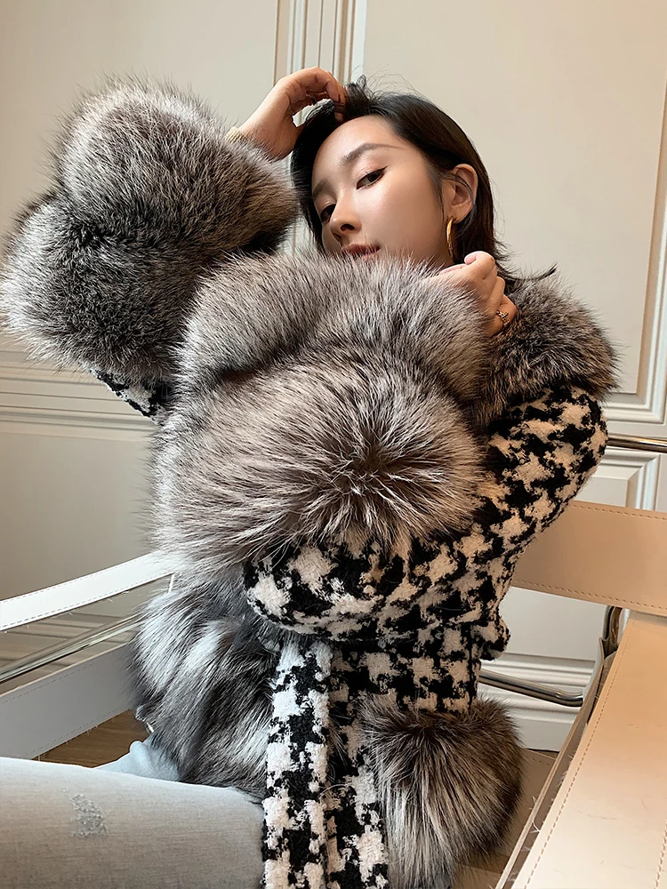 MENINA BONITA 2022 Fashion Winter Jacket Women Belt Coat Natural Real Silver Fox Fur Collar Black White Plaid Warm Streetwear
MENINA BONITA 2022 Fashion Winter Jacket Women Belt Coat Natural Real Silver Fox Fur Collar Black White Plaid Warm Streetwear