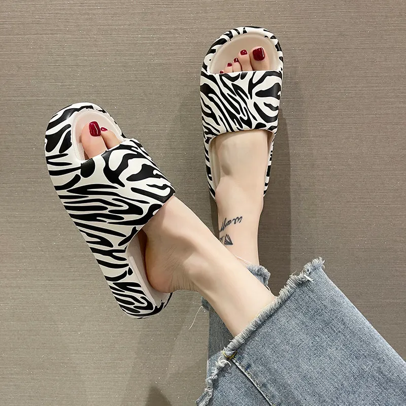 Thick-soled Cow pattern Women' Slippers 2026 Summer EVA Abrasion Resistant Casual Flat Shoes Bathroom Pull on Anti-slip Slippers
Thick-soled Cow pattern Women' Slippers 2026 Summer EVA Abrasion Resistant Casual Flat Shoes Bathroom Pull on Anti-slip Slippers