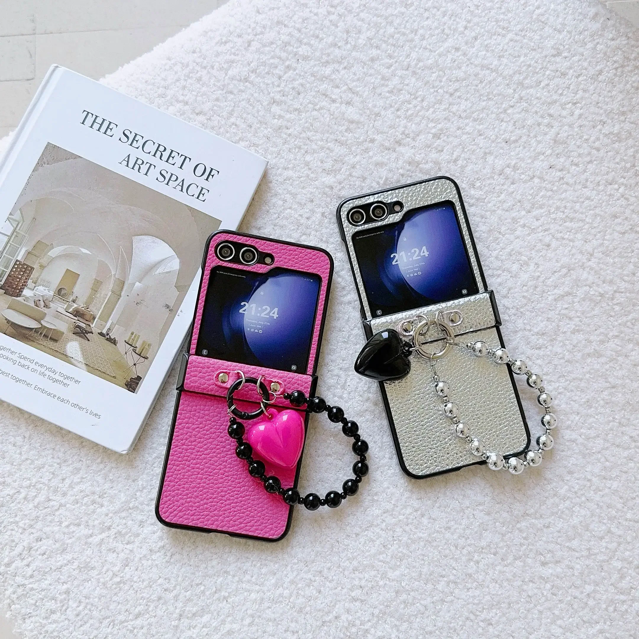 PU Leather Bead Heart Wrist Strap Phone Case for Samsung Galaxy Z Flip 6 5 4 3 5G Hinge Protection Shockproof Cover
PU Leather Bead Heart Wrist Strap Phone Case for Samsung Galaxy Z Flip 6 5 4 3 5G Hinge Protection Shockproof Cover