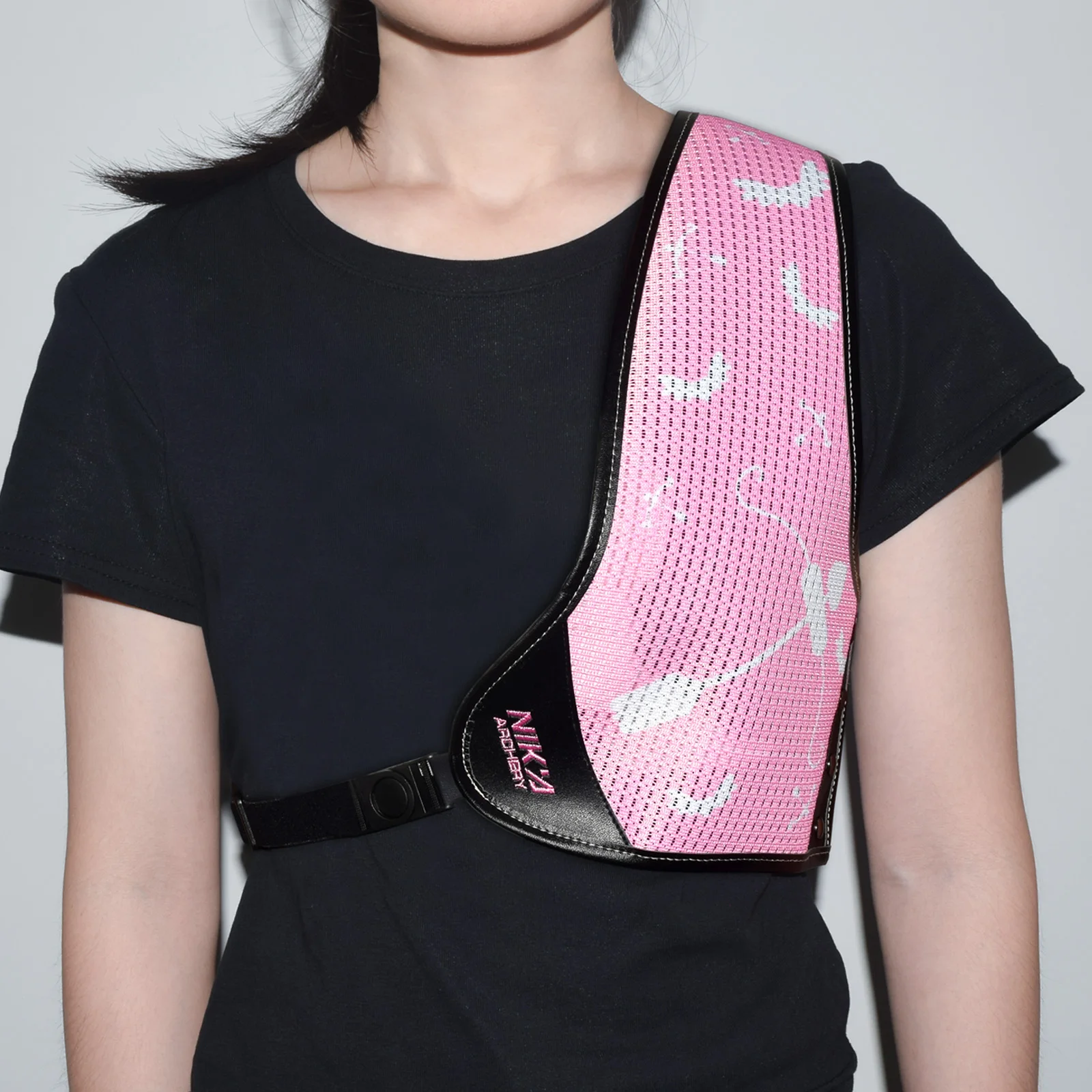 Защитный накладок на грудь (левый/правый), регулируемый, для стрельбы из лука, защита от натяжения тетивы - размеры S/M/L, для стрельбы из лука
Защитный накладок на грудь (левый/правый), регулируемый, для стрельбы из лука, защита от натяжения тетивы - размеры S/M/L, для стрельбы из лука