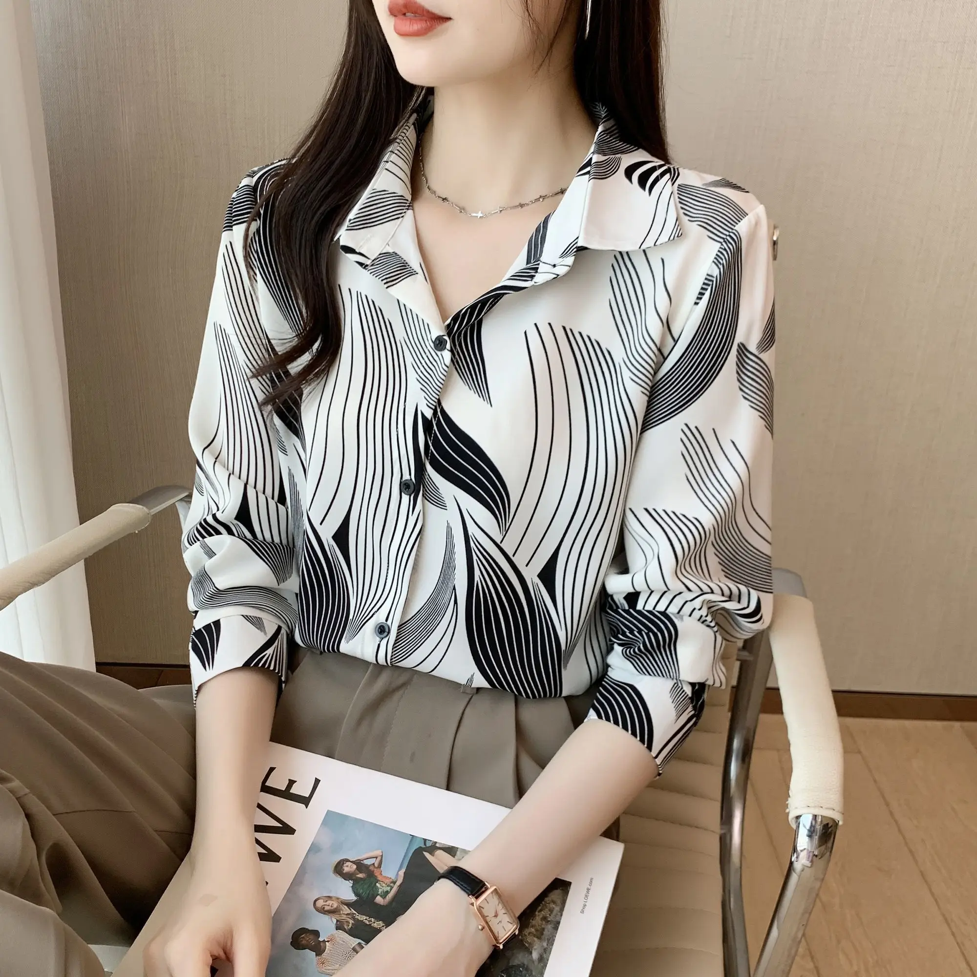 Printed Design Elegant Long Sleeve Loose Vintage Versatile Shirt Casual Top Outerwear
Printed Design Elegant Long Sleeve Loose Vintage Versatile Shirt Casual Top Outerwear