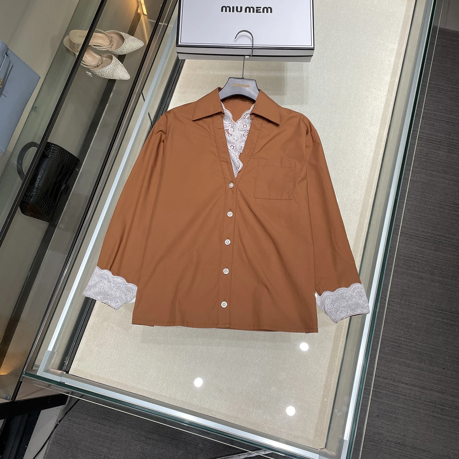 Элегантная женская блузка свободного кроя с кружевным воротником, осенняя коллекция, дышащий полиэстер, французский стиль, длинный рукав
Элегантная женская блузка свободного кроя с кружевным воротником, осенняя коллекция, дышащий полиэстер, французский стиль, длинный рукав