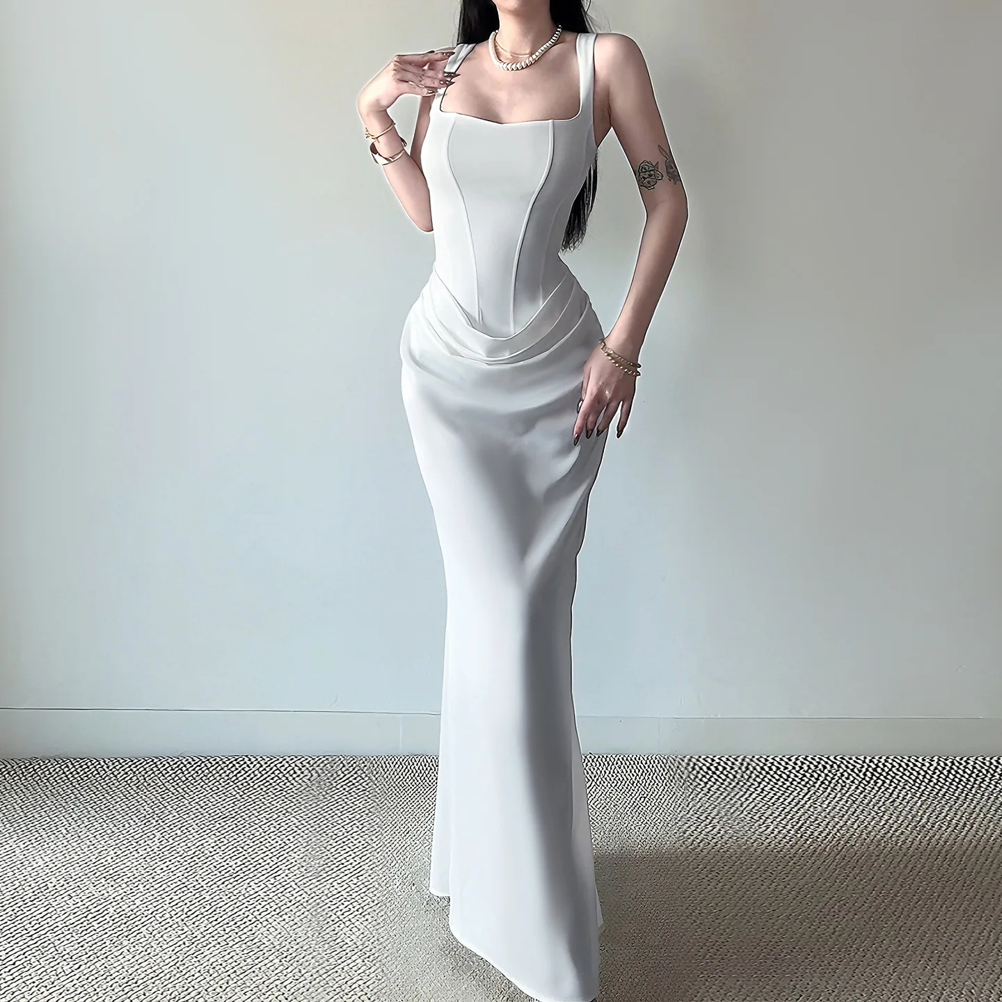 Elegant Suspender Dress Solid Color Fit Sexy Fashion Hot Girl Evening Dress Sleeveless High Waist Square Neck Fishbone Dresses
Elegant Suspender Dress Solid Color Fit Sexy Fashion Hot Girl Evening Dress Sleeveless High Waist Square Neck Fishbone Dresses