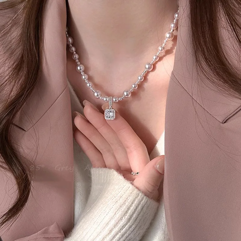 Titanium steel niche high-end pearl square zircon pendant necklace light luxury light versatile accessories
Titanium steel niche high-end pearl square zircon pendant necklace light luxury light versatile accessories