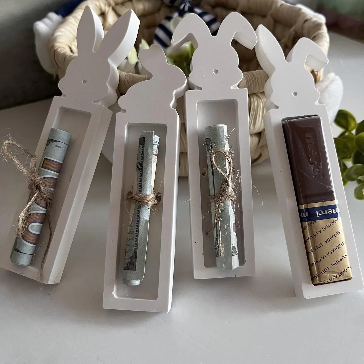 Easter Chocolate Chocolate Cash Gift Box Silicone Mold Bunny Stand Chocolate Holder Plaster Mold Gift Money Holder Casting Molds 
Easter Chocolate Chocolate Cash Gift Box Silicone Mold Bunny Stand Chocolate Holder Plaster Mold Gift Money Holder Casting Molds