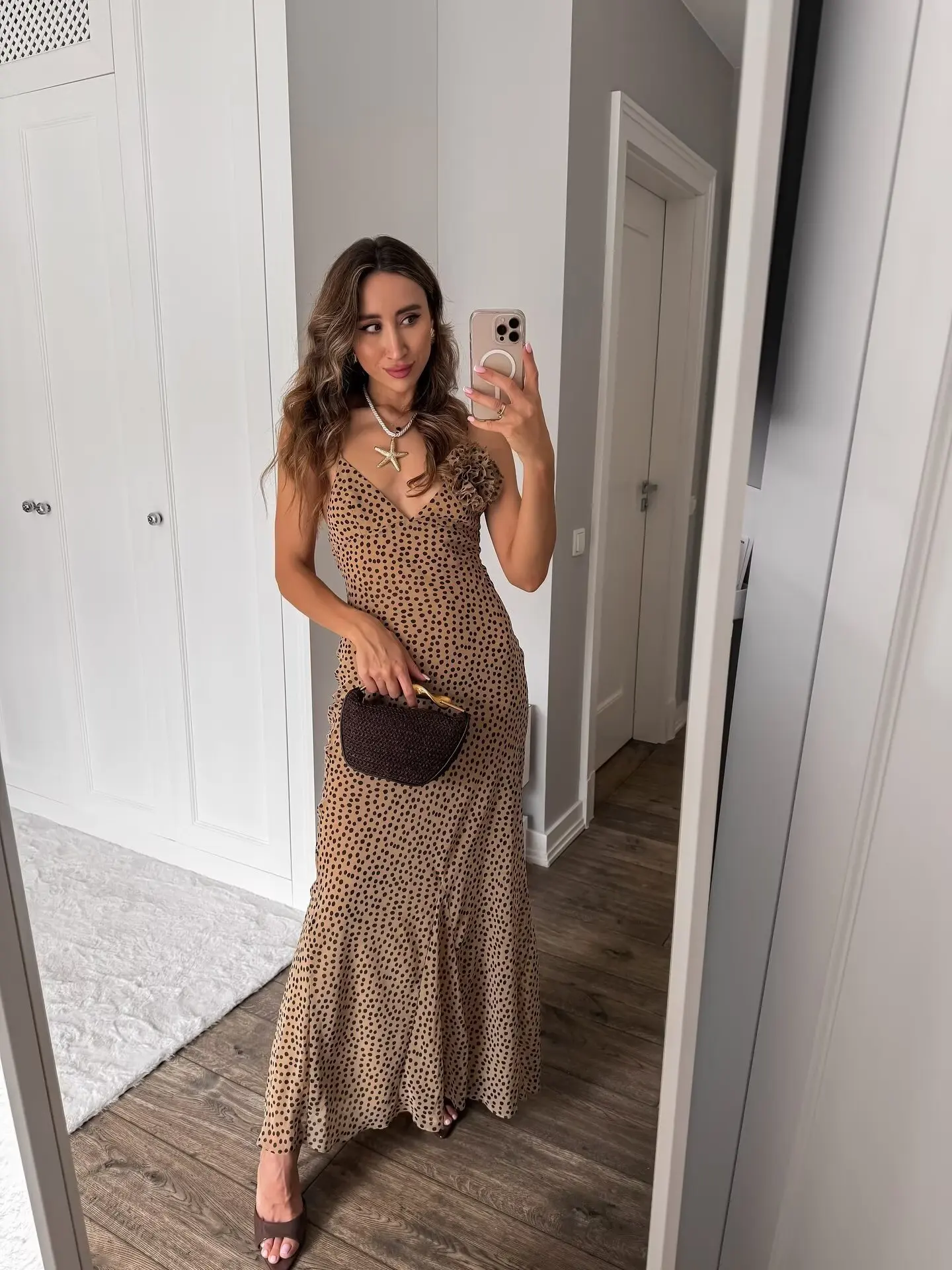 BB6526 ZA25 Summer New Women's Style Slimming V-neck Flower Decorative Wave Dot Long Dress 3675535
BB6526 ZA25 Summer New Women's Style Slimming V-neck Flower Decorative Wave Dot Long Dress 3675535