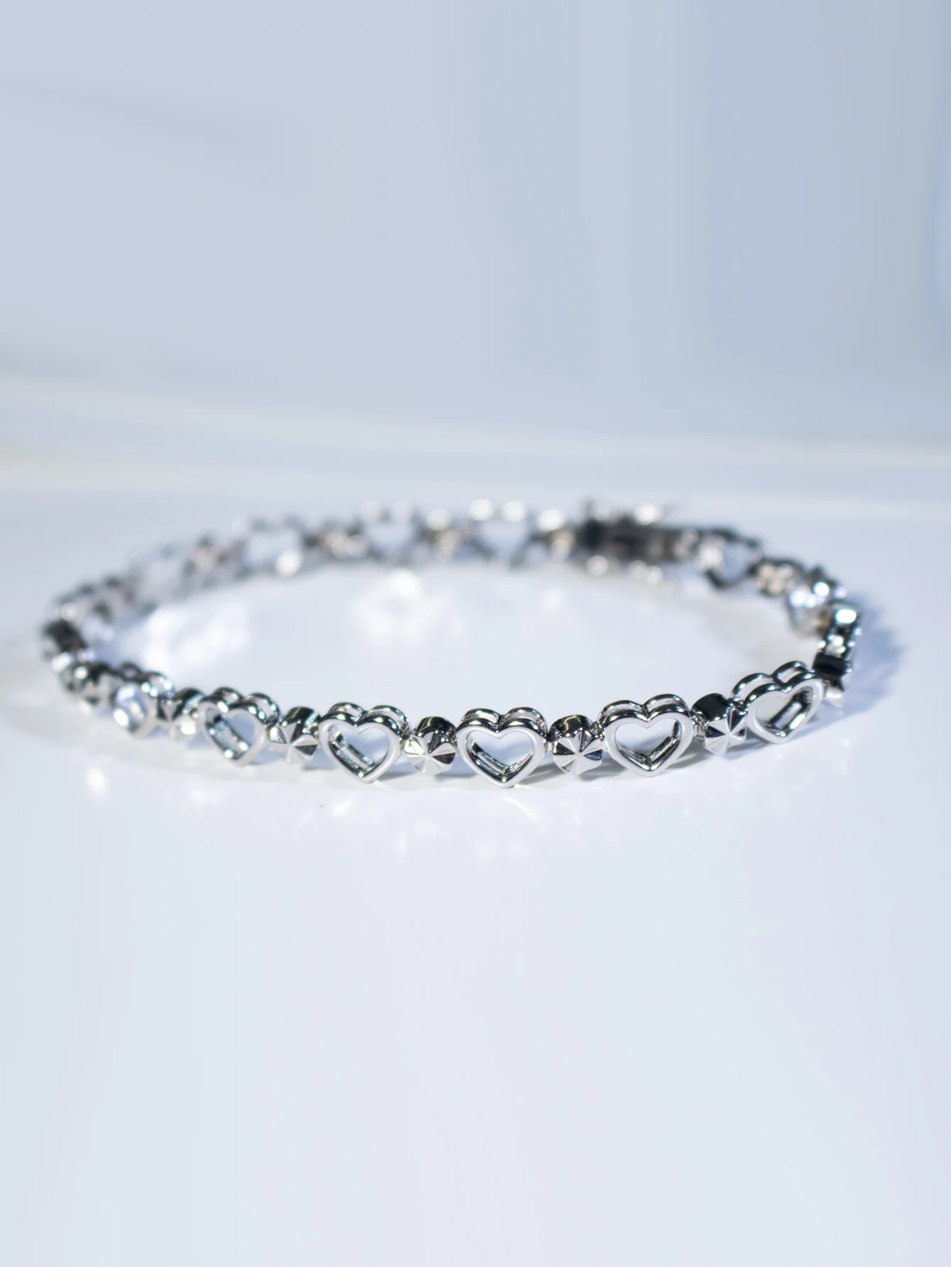 Heart Bracelet Hollow Design 925 Sterling Silver Bracelet for Woman Engagement Birthday Gift
Heart Bracelet Hollow Design 925 Sterling Silver Bracelet for Woman Engagement Birthday Gift