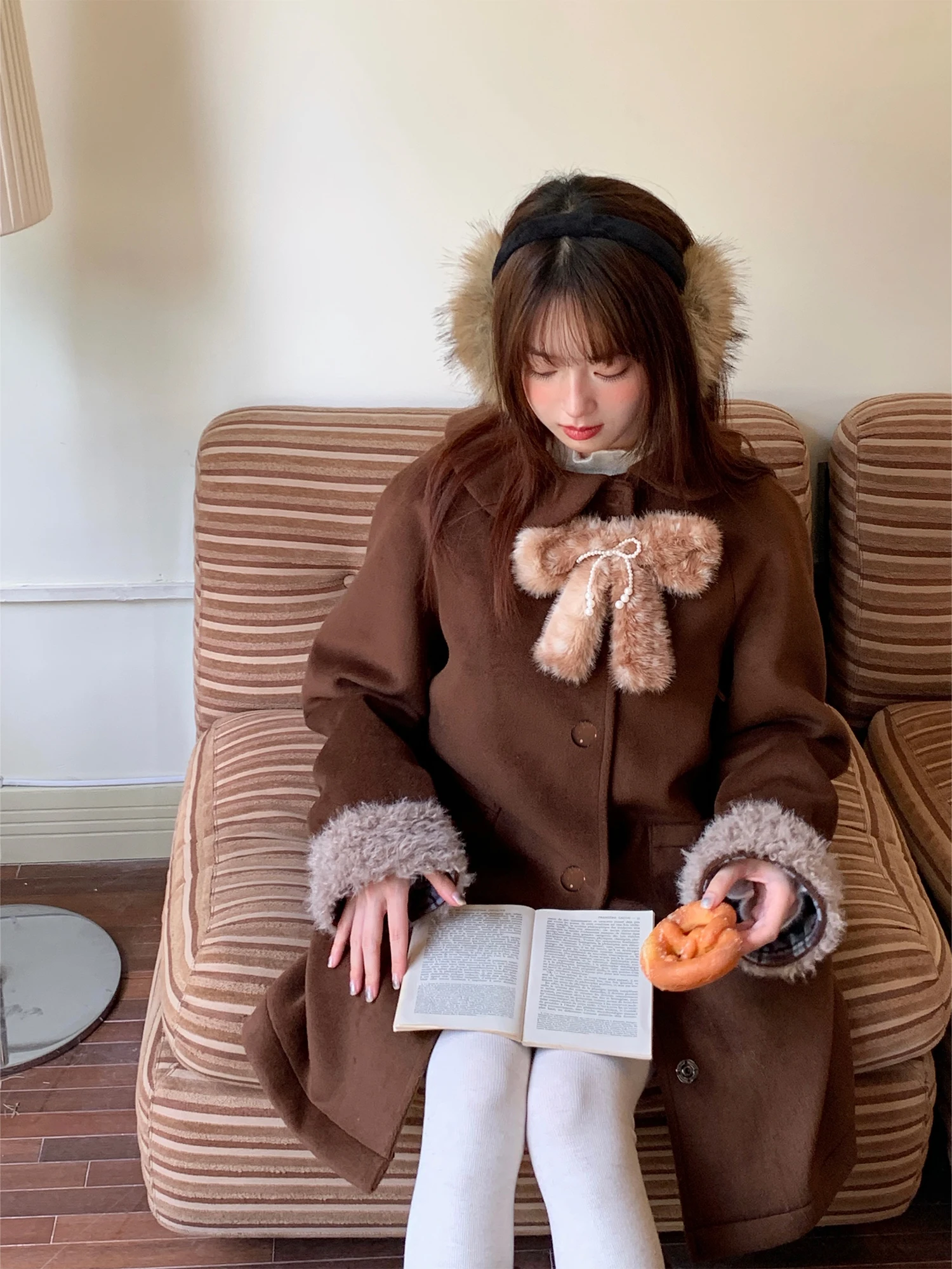 Шерстяное пальто BibiBency Sweet Sle с большим бантом, зимняя верхняя одежда для женщин, утепленное, средней длины, из полиэстеровой ткани
Шерстяное пальто BibiBency Sweet Sle с большим бантом, зимняя верхняя одежда для женщин, утепленное, средней длины, из полиэстеровой ткани