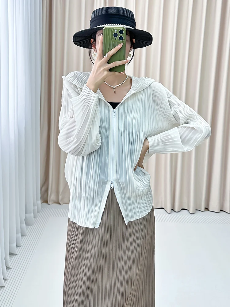 High-End Women's Zipper Hooded Jacket Autumn New Style Anti-Uv Crease Anti-Aging Silk Top Straight Tube Long Sleeve Color
High-End Women's Zipper Hooded Jacket Autumn New Style Anti-Uv Crease Anti-Aging Silk Top Straight Tube Long Sleeve Color