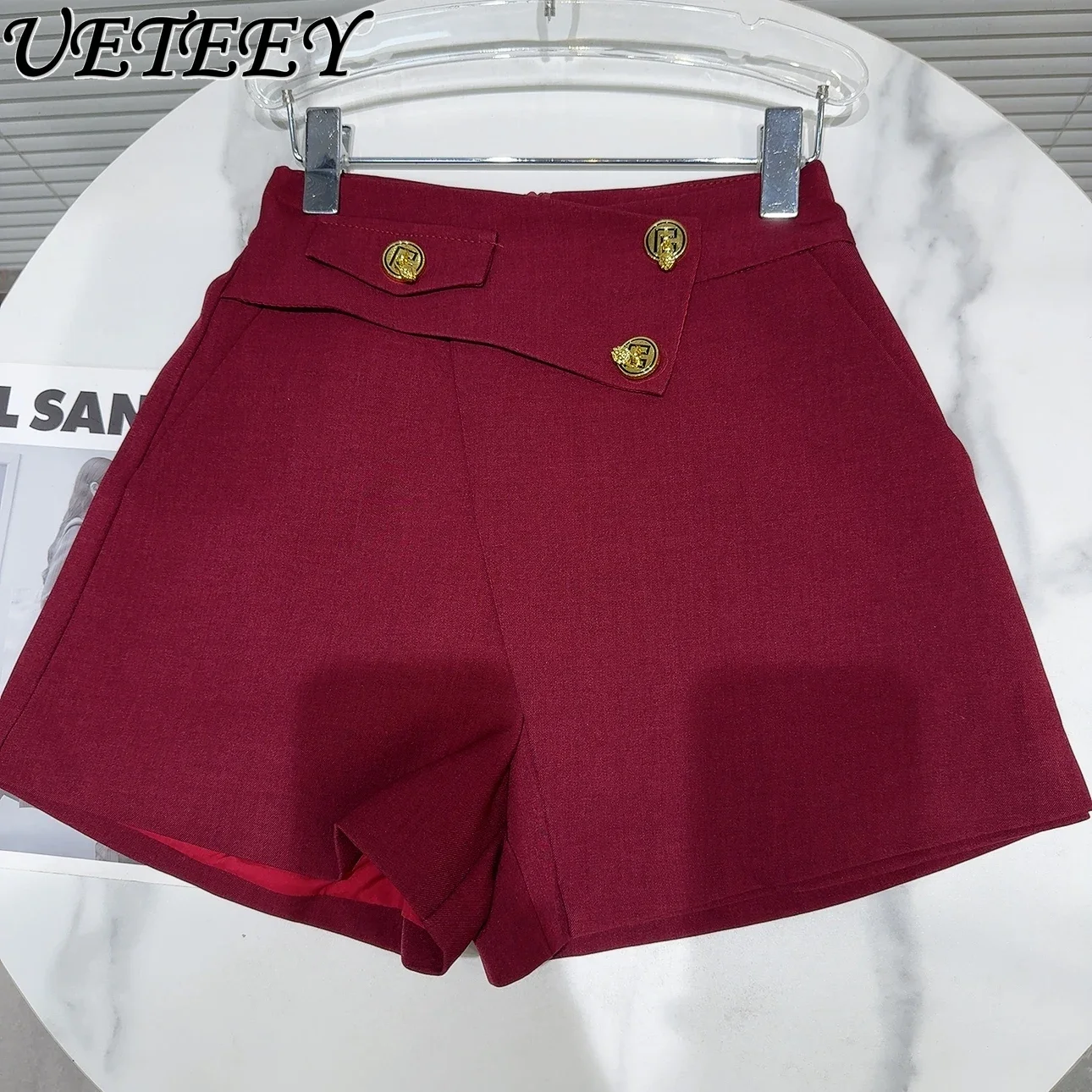 2024 Autumn New Niche Metal Buckle Beveled Belt Design Suit Skirt Women's Fashion High Waist A-line Short Skirt Black Skirts
2024 Autumn New Niche Metal Buckle Beveled Belt Design Suit Skirt Women's Fashion High Waist A-line Short Skirt Black Skirts