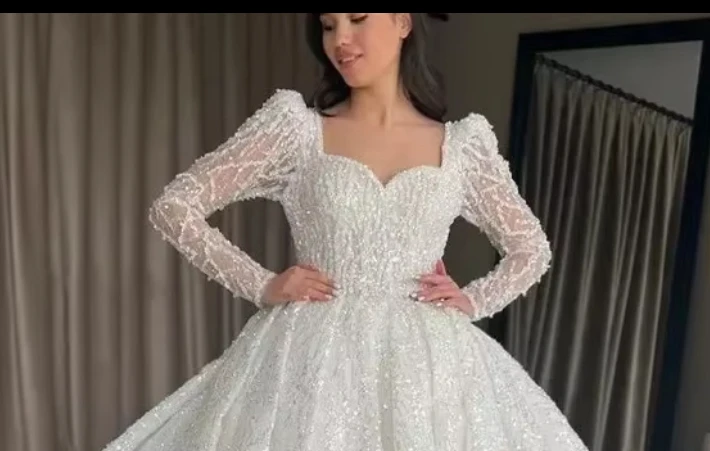 Customized Sparkly Ball Gown Wedding Dresses Sweetheart Long Sleeves Beaded Appliques Lace Bridal Gowns Vestidos De Novia 2025
Customized Sparkly Ball Gown Wedding Dresses Sweetheart Long Sleeves Beaded Appliques Lace Bridal Gowns Vestidos De Novia 2025