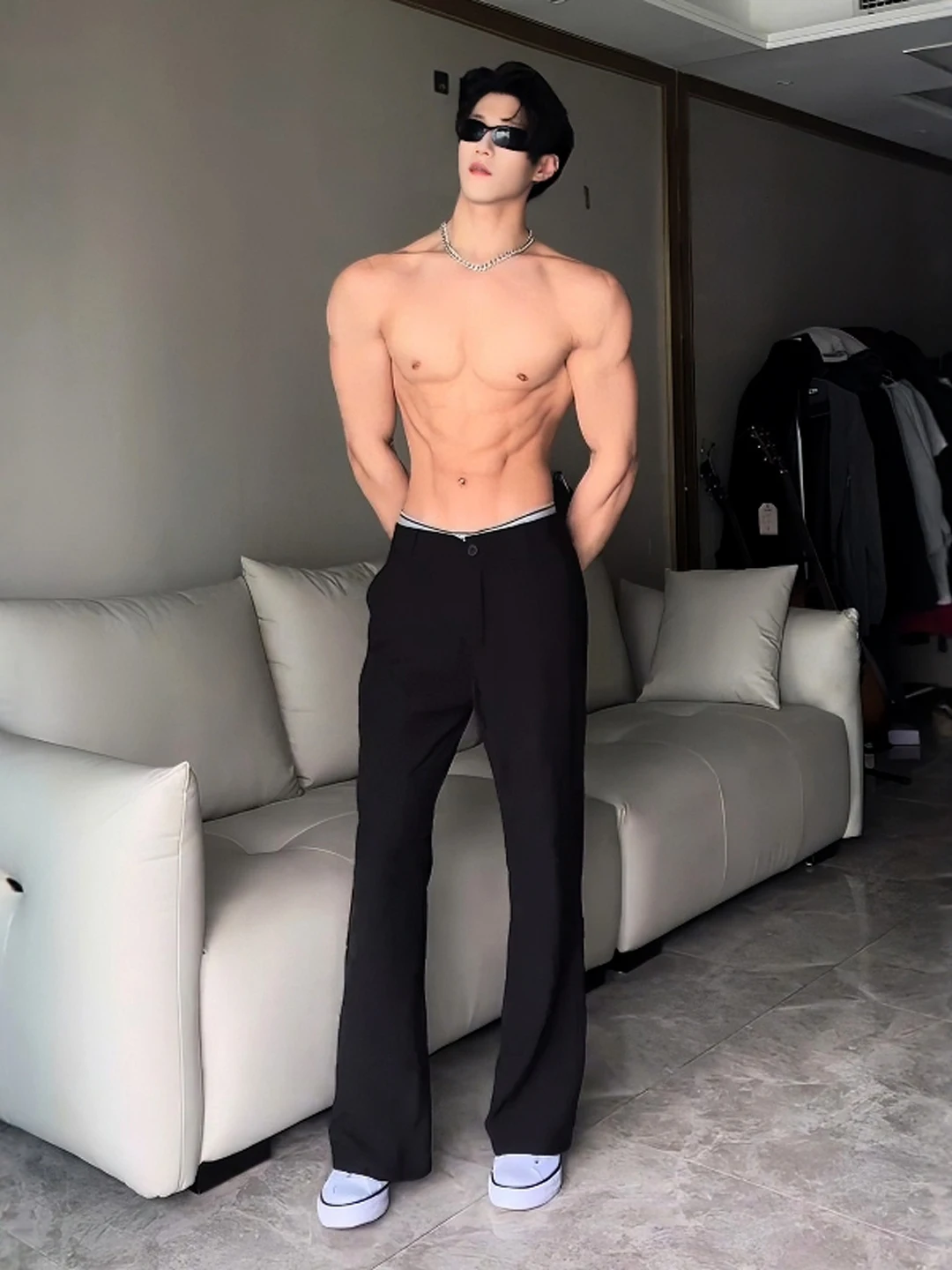 Cleanfit Men's Summer Lightweight Draped Ice Silk Pants Extended Length American Sle Knife Flared Trousers Casual Wear
Cleanfit Men's Summer Lightweight Draped Ice Silk Pants Extended Length American Sle Knife Flared Trousers Casual Wear