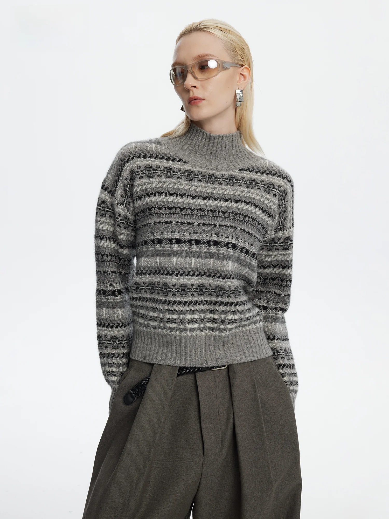 Wildund 2025 зимний тяжелый вязаный свитер с высоким воротником из смеси шерсти Camere, женский свитер с рисунком Fair Isle для поездок на работу
Wildund 2025 зимний тяжелый вязаный свитер с высоким воротником из смеси шерсти Camere, женский свитер с рисунком Fair Isle для поездок на работу