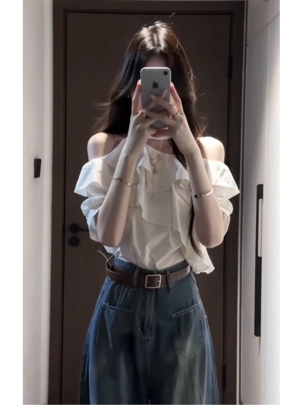 French Style Short Sleeve One Shoulder Shirt Women's Summer New Design Unique Beautiful Willowy Top Cotton Polyester Blend
French Style Short Sleeve One Shoulder Shirt Women's Summer New Design Unique Beautiful Willowy Top Cotton Polyester Blend