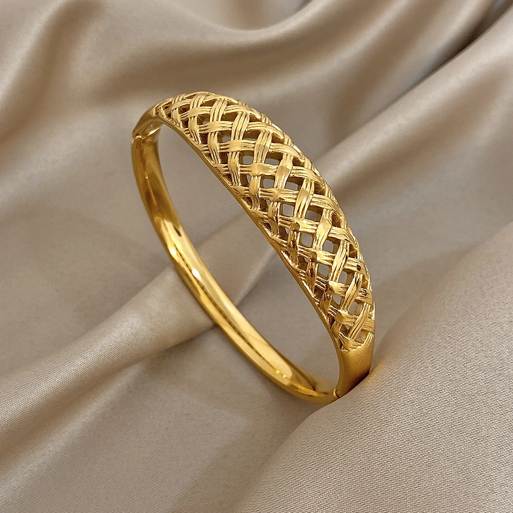 Freetry Retro Hollow Out Stainless Steel Bracelet Women Classic Geometric Spring Bangle Wide Bracelet Fashion Waterproof Jewelry
Freetry Retro Hollow Out Stainless Steel Bracelet Women Classic Geometric Spring Bangle Wide Bracelet Fashion Waterproof Jewelry