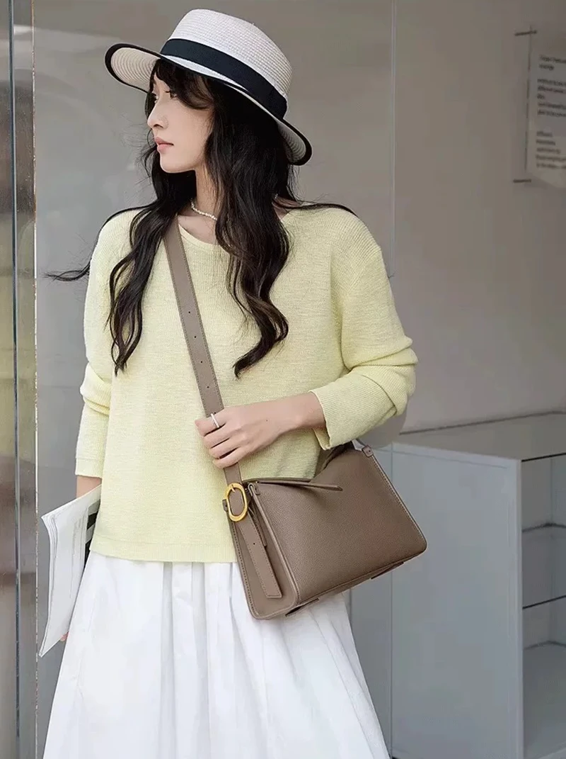 Women's Summer Large Capacity Commuter Wide Shoulder Strap Shoulder Crossbody Bag Soft Leather Tote Bag Minimalist Style
Women's Summer Large Capacity Commuter Wide Shoulder Strap Shoulder Crossbody Bag Soft Leather Tote Bag Minimalist Style