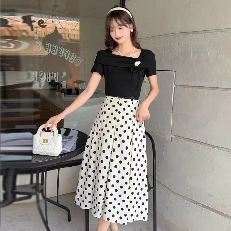 Stylish Vintage Hong Kong Aesthetic Women Summer New Polka Dot Half Skirt Square Collar Top Two Piece Dress Set
Stylish Vintage Hong Kong Aesthetic Women Summer New Polka Dot Half Skirt Square Collar Top Two Piece Dress Set
