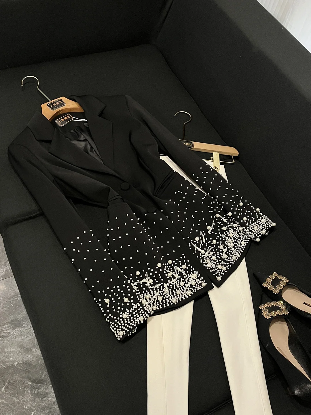 Ele Long Sve Pearl Embellied Waist-Cinching Design Suit Jaet Winter 2025 Women's Faion Workwear Classic Collar
Ele Long Sve Pearl Embellied Waist-Cinching Design Suit Jaet Winter 2025 Women's Faion Workwear Classic Collar