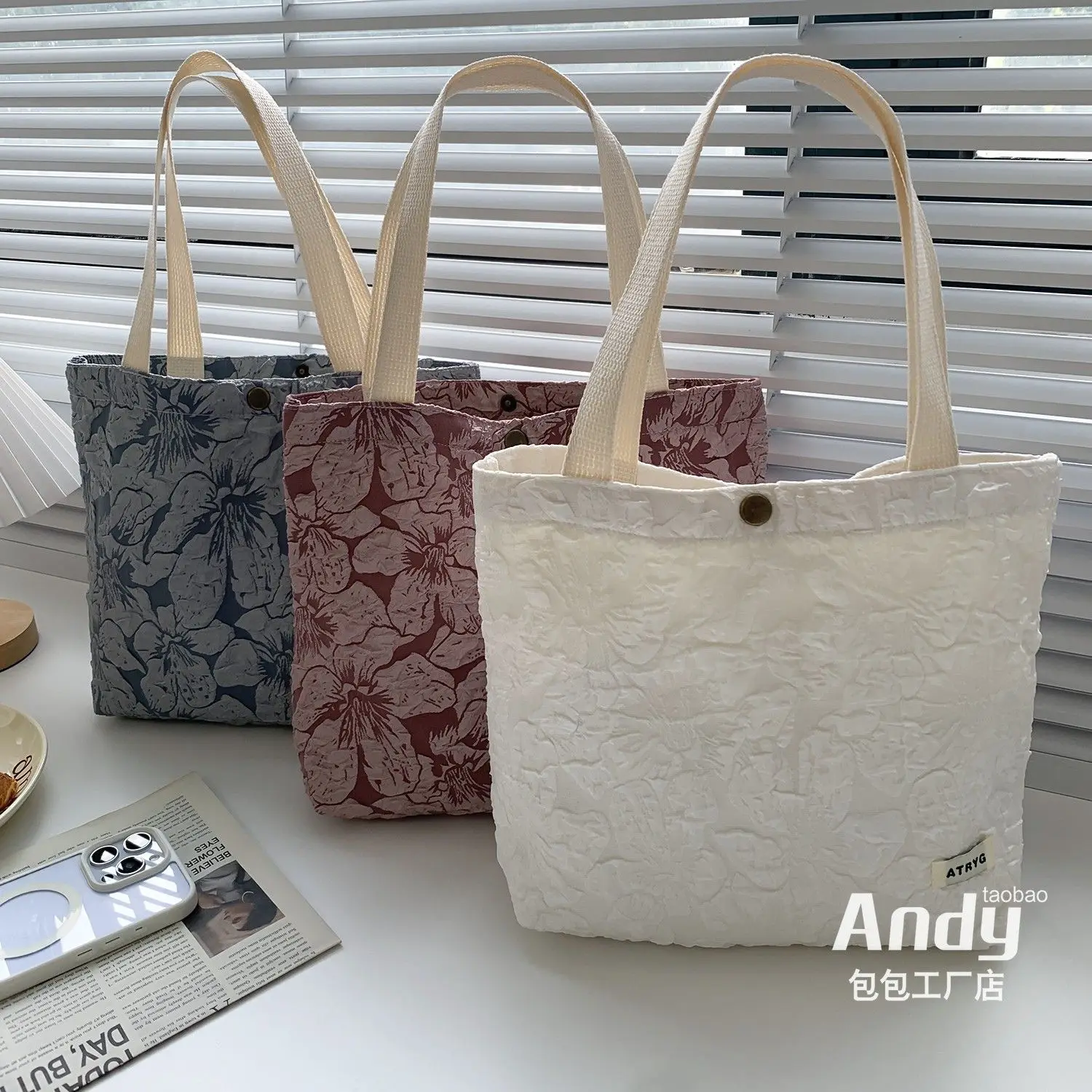 Handbag High-end Three-dimensional Flower Woman Fashionable Comfortable Sweet Cute Korean Large Capacity Casual Simple
Handbag High-end Three-dimensional Flower Woman Fashionable Comfortable Sweet Cute Korean Large Capacity Casual Simple