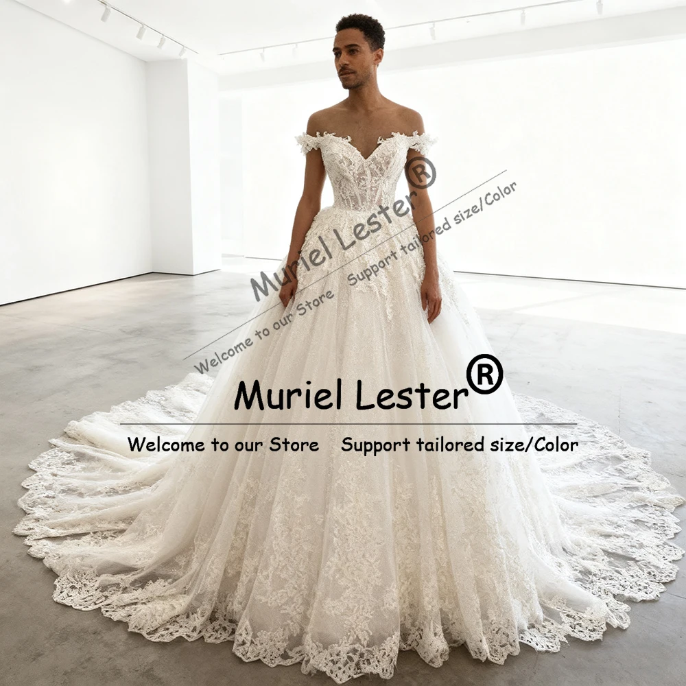 Уникальный дизайн, кружевные аппликации, свадебные платья с королевским шлейфом, с открытыми плечами и V-образным вырезом, свадебные платья по индивидуальному заказу, наряд невесты
Уникальный дизайн, кружевные аппликации, свадебные платья с королевским шлейфом, с открытыми плечами и V-образным вырезом, свадебные платья по индивидуальному заказу, наряд невесты