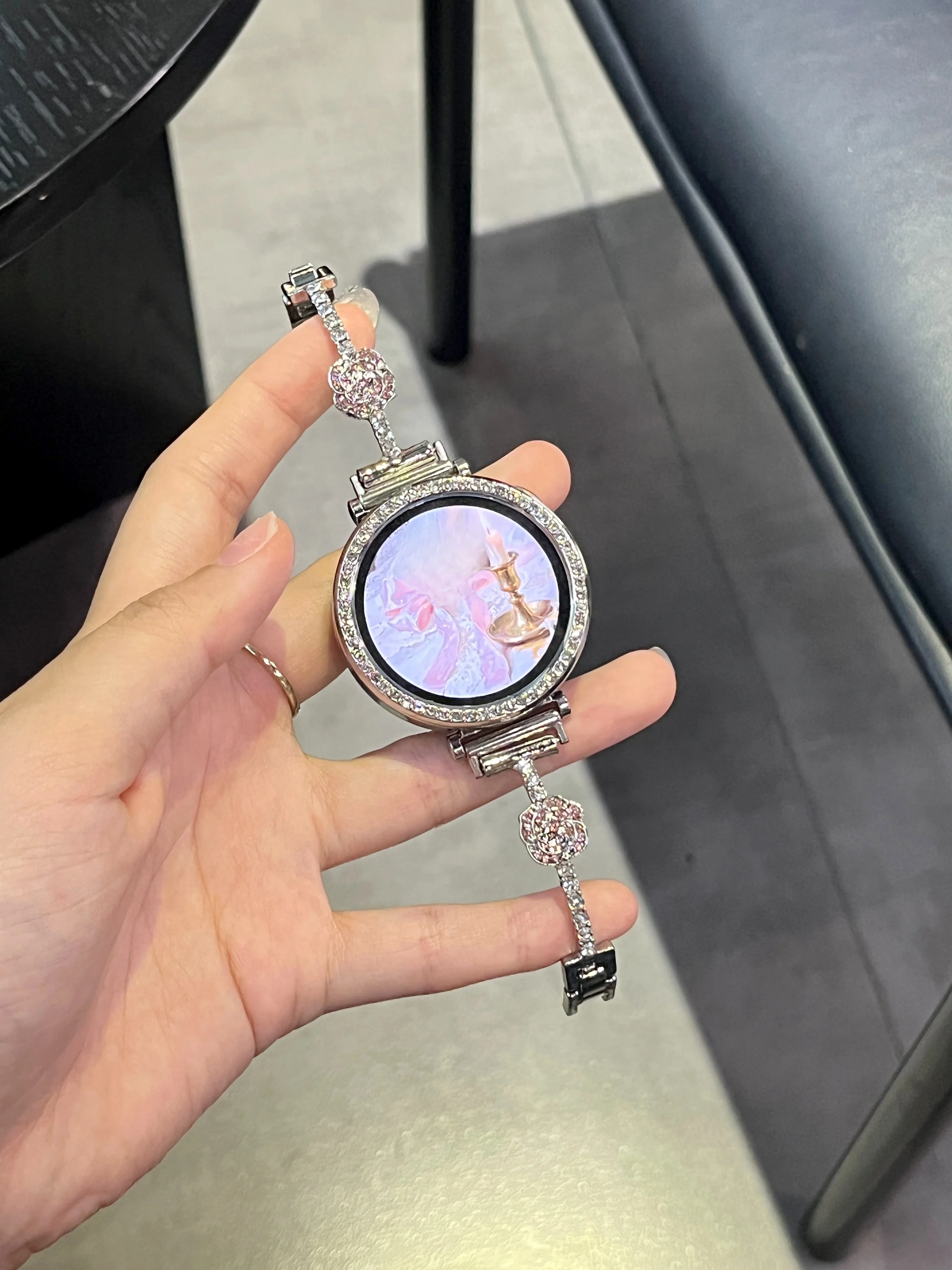Metal flower studded diamonds suitable for Huawei GT5/GT5 Pro/GT4/GT2/3/4 22mm/20mm/18mm fashionable watch straps
Metal flower studded diamonds suitable for Huawei GT5/GT5 Pro/GT4/GT2/3/4 22mm/20mm/18mm fashionable watch straps