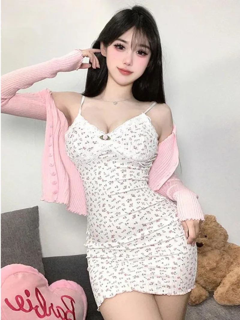 Fashion Women's Summer Clothing Sling Deep V Open Chest Fragmented Flower Naked Back Fresh Sweet Girl Style Elegant Dress W7JD
Fashion Women's Summer Clothing Sling Deep V Open Chest Fragmented Flower Naked Back Fresh Sweet Girl Style Elegant Dress W7JD