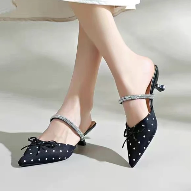 2026 Summer Luxury Rhinestone Embellished Women's Sandals Elegant Party Women High Heels New Sexy Pointed Toe Polka Dot Slippers
2026 Summer Luxury Rhinestone Embellished Women's Sandals Elegant Party Women High Heels New Sexy Pointed Toe Polka Dot Slippers