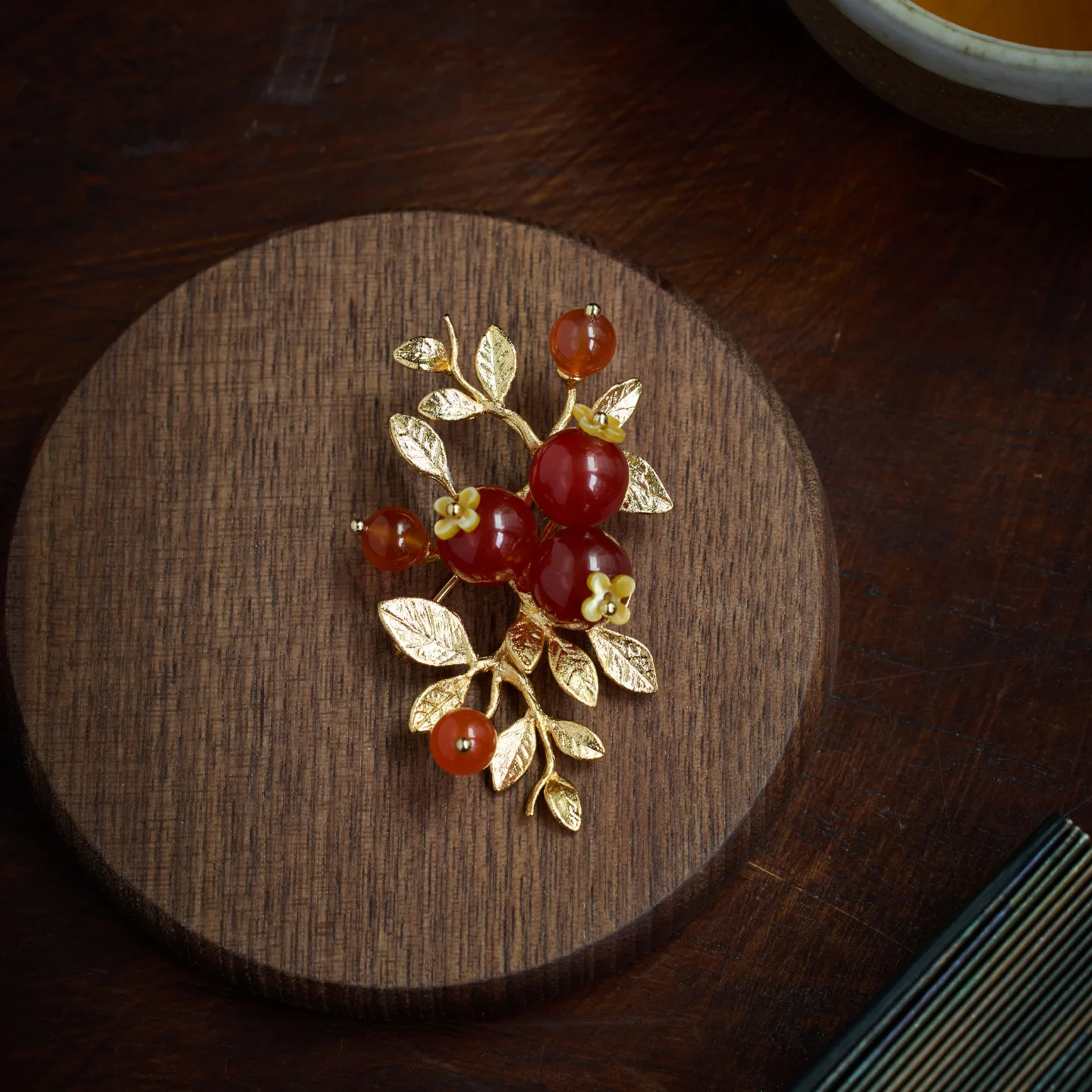 Natural South Red Agate Brooch Chinese Style Retro Elegant Berry Branch Design High End Clothing Accessory for Women
Natural South Red Agate Brooch Chinese Style Retro Elegant Berry Branch Design High End Clothing Accessory for Women