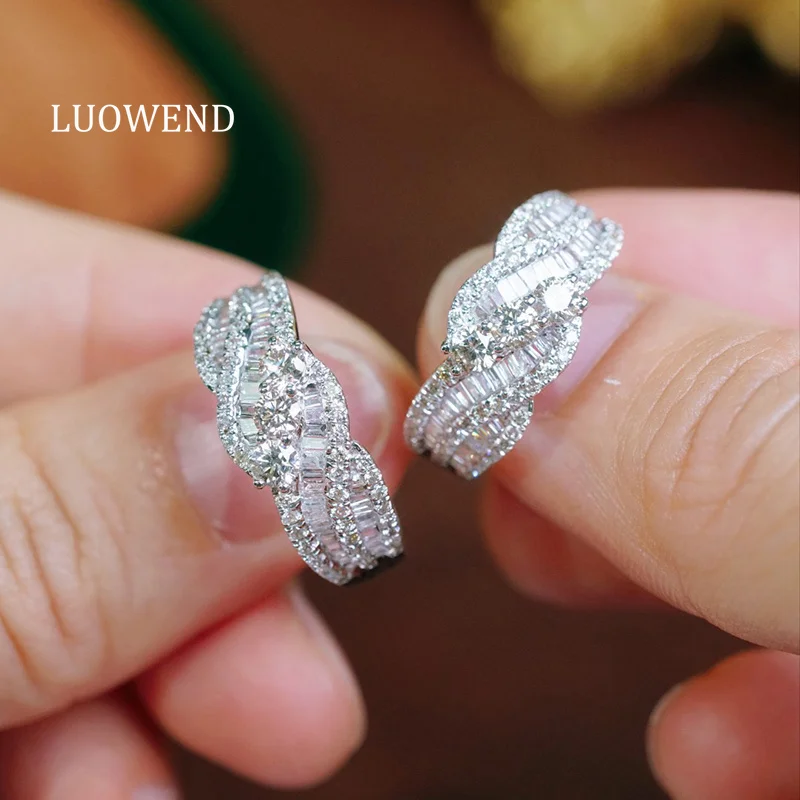 LUOWEND 100% 18K White Gold Rings Fashion Design 1.0carat Real Natural Diamond Engagement Ring for Women High Party Jewelry
LUOWEND 100% 18K White Gold Rings Fashion Design 1.0carat Real Natural Diamond Engagement Ring for Women High Party Jewelry
