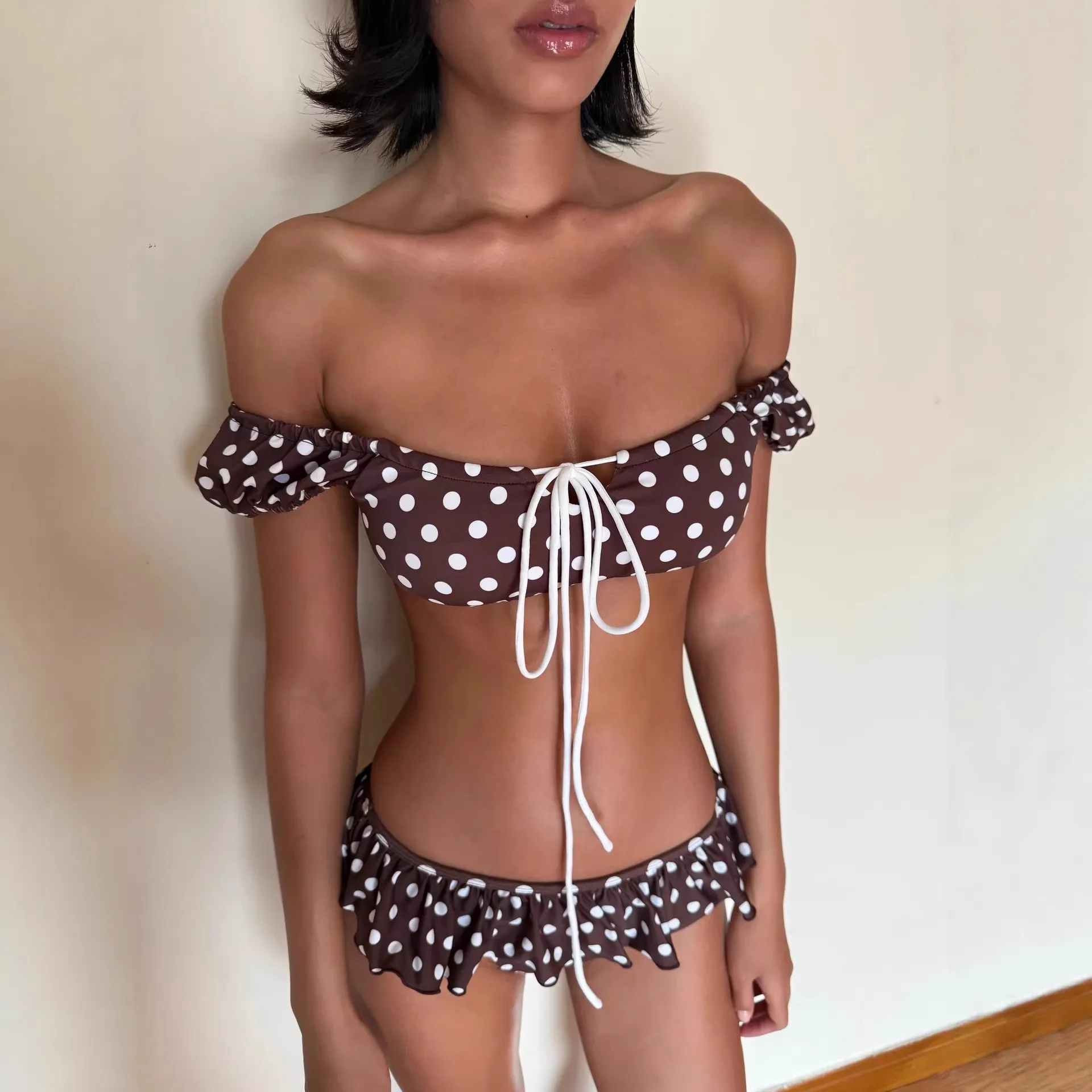 Women's Brown Polka Dot Off-Shoulder Bikini Ruffle Fringe Two-Piece Swimsuit Lace-Up Slimming Beachwear for Vacation
Women's Brown Polka Dot Off-Shoulder Bikini Ruffle Fringe Two-Piece Swimsuit Lace-Up Slimming Beachwear for Vacation