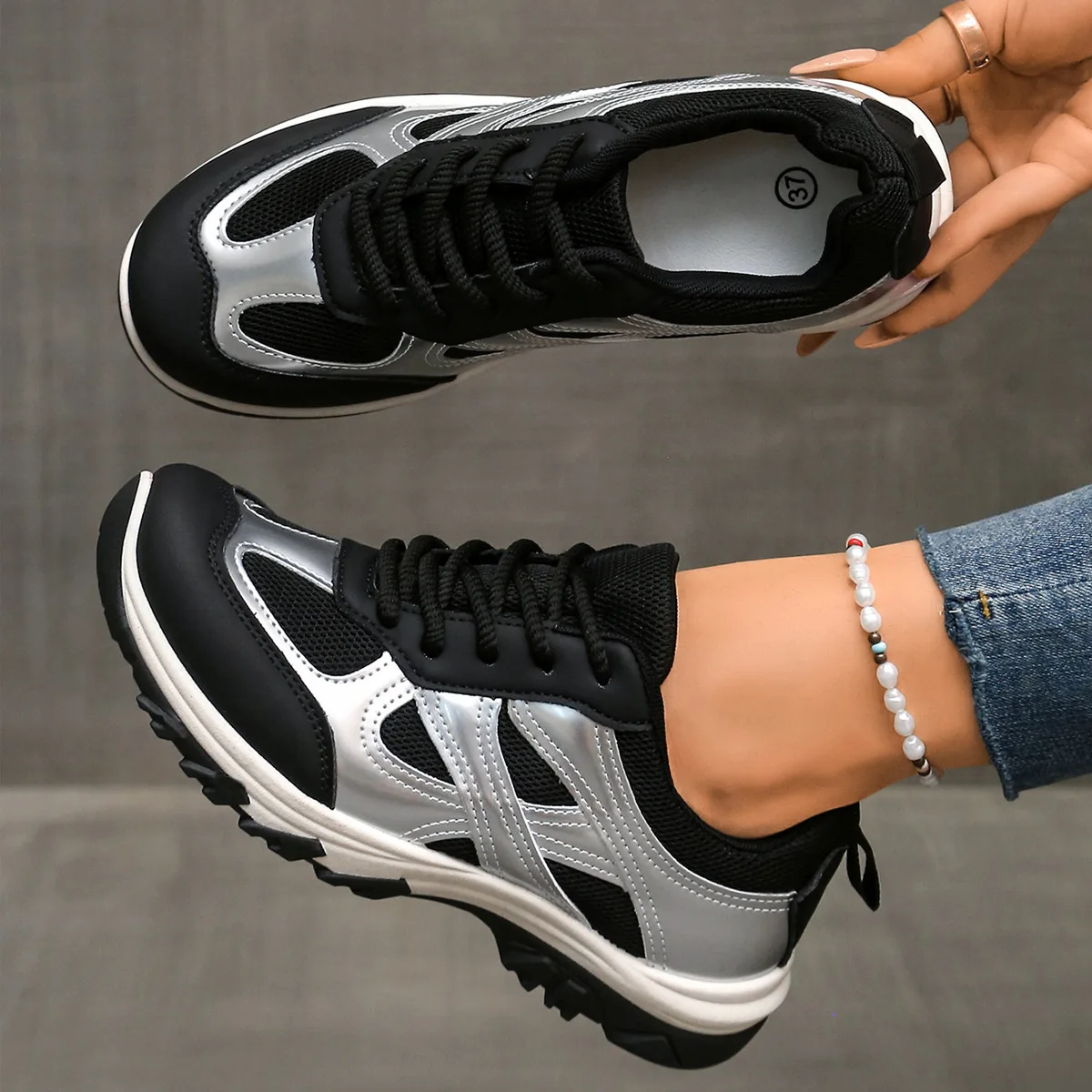 Fashion Silver Mix Color Non Slip Hiking Shoes Women 2025 Autumn Breathable Lace Up Sneakers Comfort Soft Sole Sports Shoes 
Fashion Silver Mix Color Non Slip Hiking Shoes Women 2025 Autumn Breathable Lace Up Sneakers Comfort Soft Sole Sports Shoes