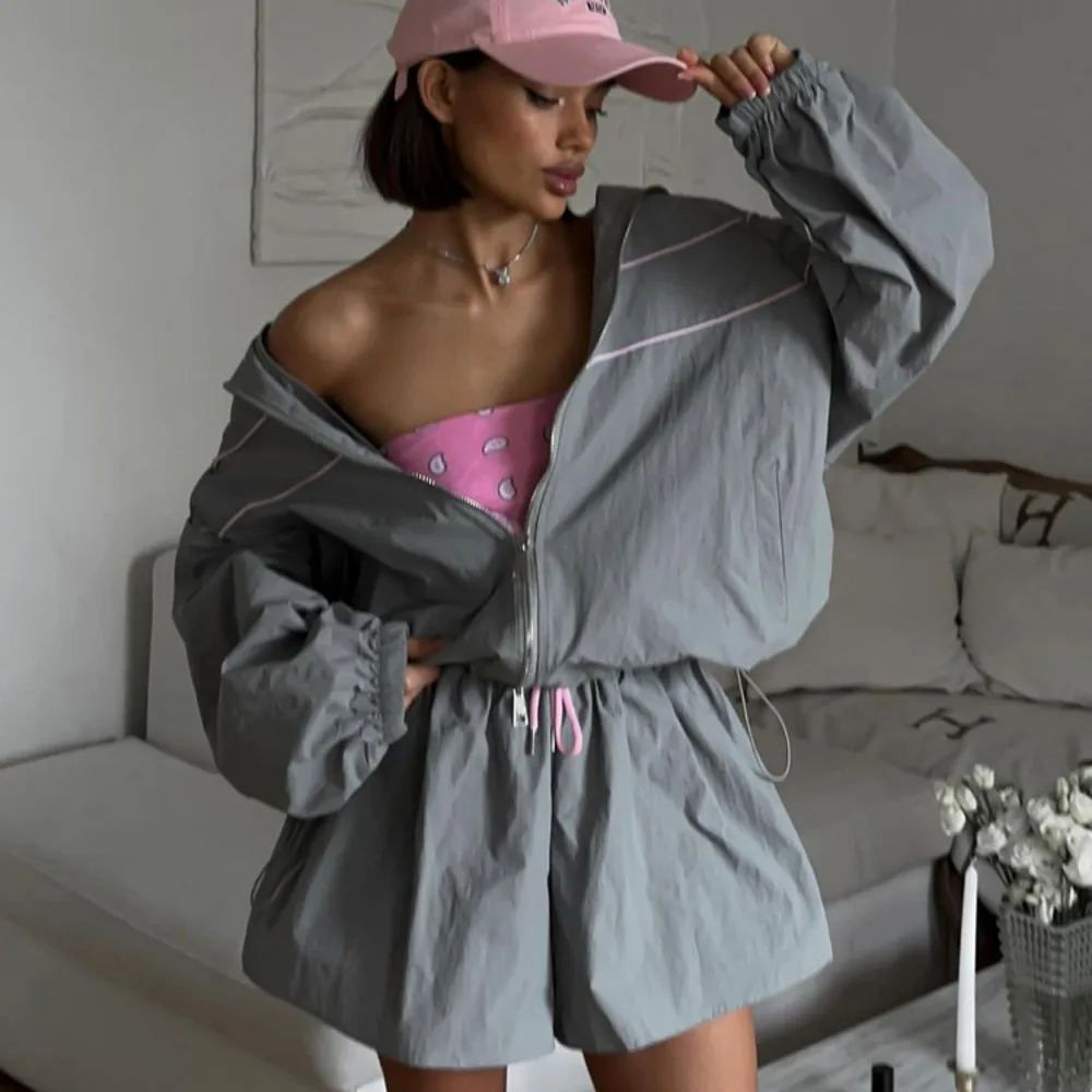 2 Pieces Set Sexy Fashion Women Set 2024 Autumn Summer Female Tops Long Sleeve Jacket Coat And Elastic Waist Shorts Suit
2 Pieces Set Sexy Fashion Women Set 2024 Autumn Summer Female Tops Long Sleeve Jacket Coat And Elastic Waist Shorts Suit