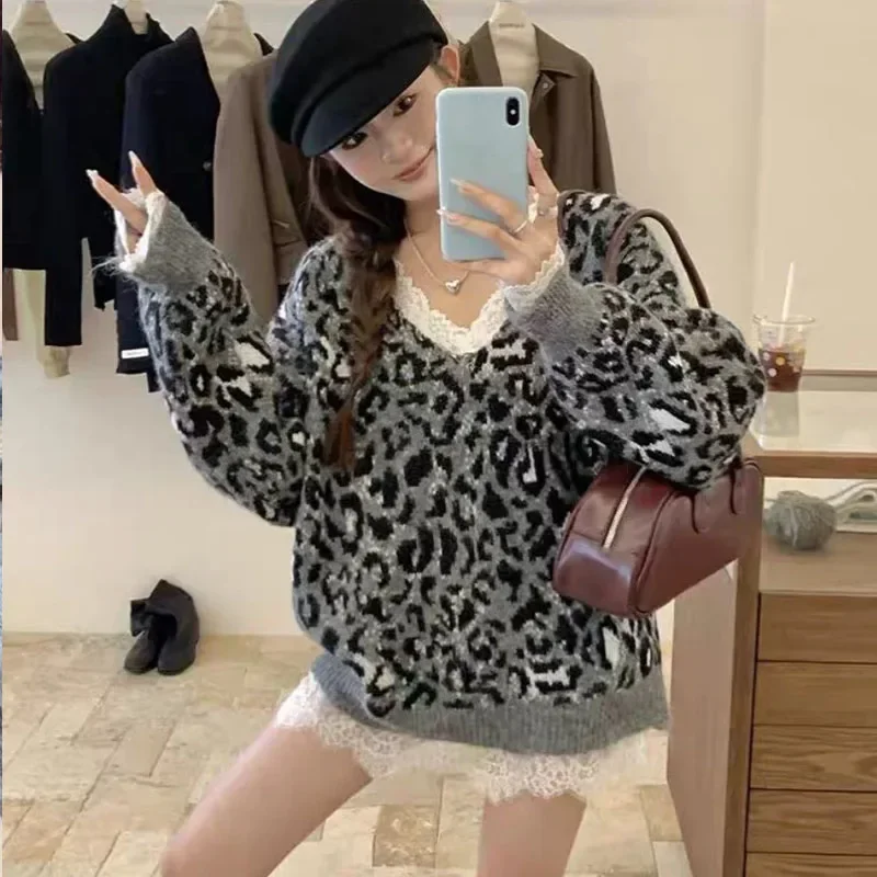 Французский кружевной свитер с v-образным вырезом, женский свободный свитер в стиле ретро, ленивый стиль, вязаный топ с леопардовым принтом, осень-зима, новый стиль для поездок на работу
Французский кружевной свитер с v-образным вырезом, женский свободный свитер в стиле ретро, ленивый стиль, вязаный топ с леопардовым принтом, осень-зима, новый стиль для поездок на работу