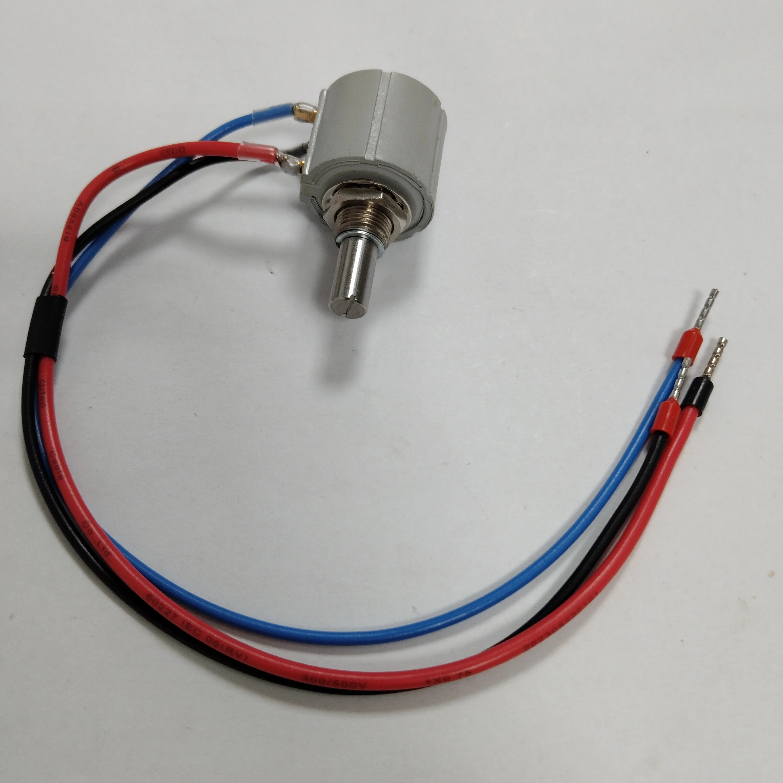 2 шт., потенциометр высокого качества 71.186.5172, размер 40 мм x 22,3 мм 
2 шт., потенциометр высокого качества 71.186.5172, размер 40 мм x 22,3 мм