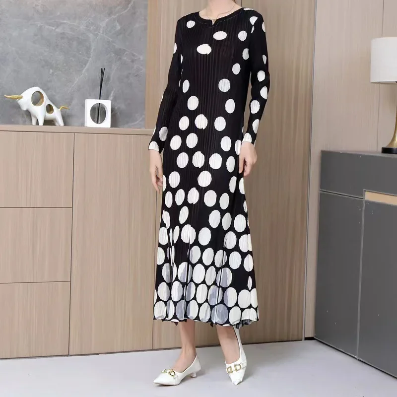 Miyake Contrast Color Dot Pleated Dress Women Round Neck Long Sleeves Loose Casual Dresses Fashion 2023 New Women Clothing
Miyake Contrast Color Dot Pleated Dress Women Round Neck Long Sleeves Loose Casual Dresses Fashion 2023 New Women Clothing