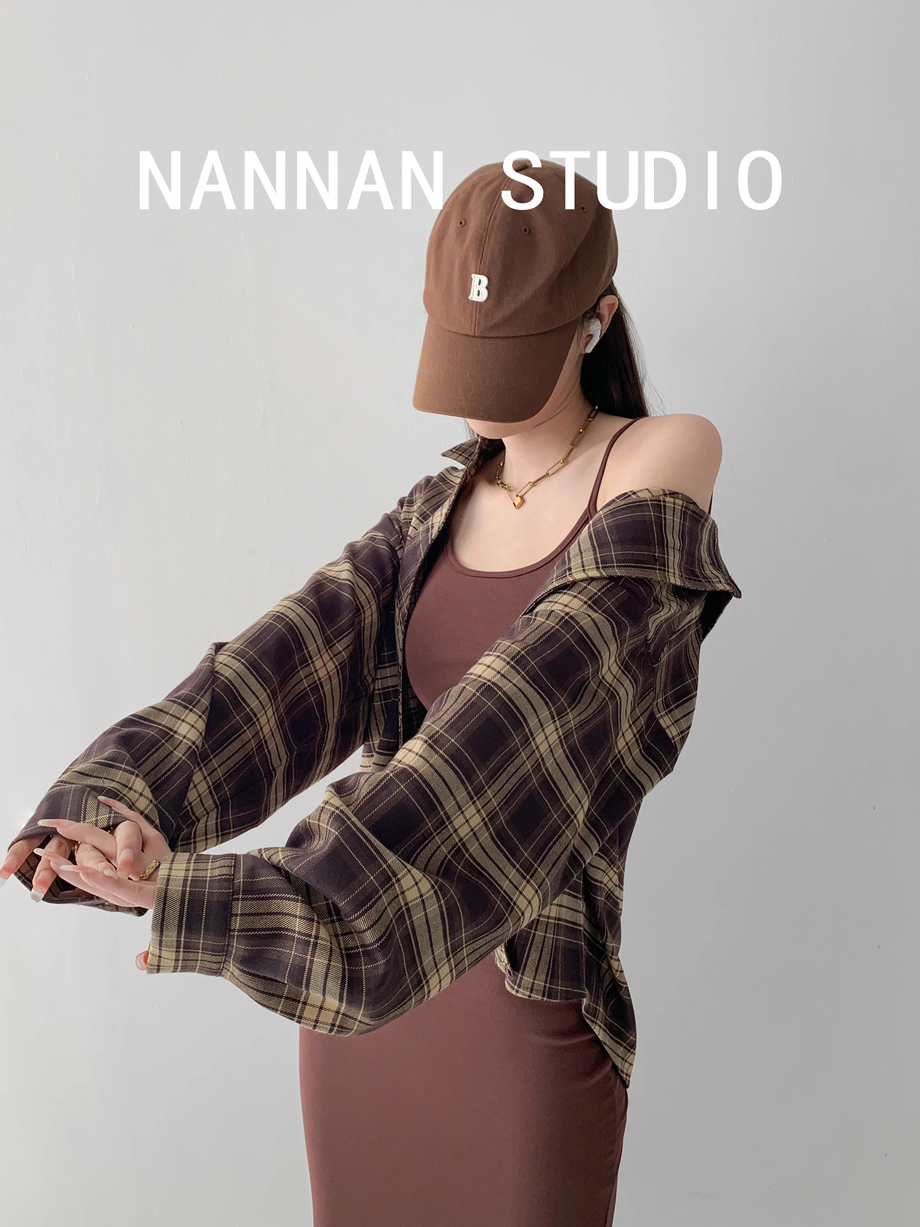 Street Style Plaid Long Sleeve Shirt Women's Loose Fit Mid-Length Button-Up Top Fashionable Spring Autumn Checkered Shirt
Street Style Plaid Long Sleeve Shirt Women's Loose Fit Mid-Length Button-Up Top Fashionable Spring Autumn Checkered Shirt