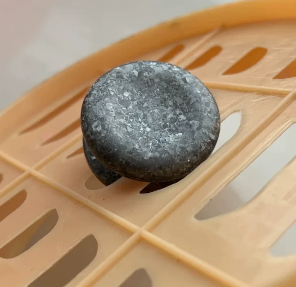 Used EDC Ice crystal titanium button 24.5 * 13mm and 24.5 * 15mm fidget spinner metal decompression toy
Used EDC Ice crystal titanium button 24.5 * 13mm and 24.5 * 15mm fidget spinner metal decompression toy