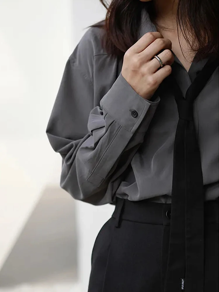 2026 Summer Minimalist Women's Grey Oversize Long Sleeve Shirt With Tie Elegant Office Work Wear Turn Down Collar Casual Tops
2026 Summer Minimalist Women's Grey Oversize Long Sleeve Shirt With Tie Elegant Office Work Wear Turn Down Collar Casual Tops
