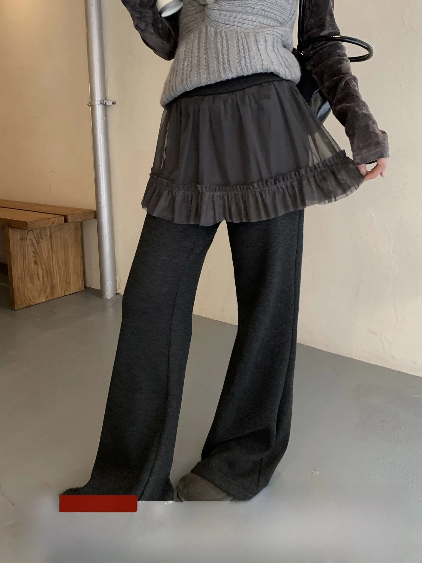 Женские повседневные брюки с высокой талией, на флисовой подкладке, расклешенные, винтажные, с сетчатыми вставками, теплые, свободного кроя, весенние, для коррекции фигуры
Женские повседневные брюки с высокой талией, на флисовой подкладке, расклешенные, винтажные, с сетчатыми вставками, теплые, свободного кроя, весенние, для коррекции фигуры