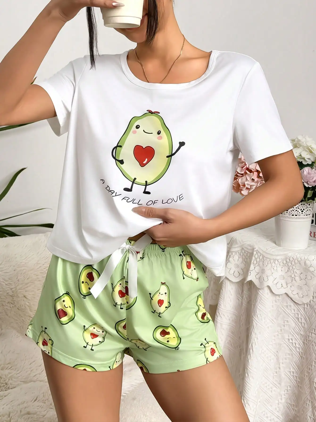 Women's Summer Loose Fit Cartoon Fruit Print Pajama Set with Heart Motif
Women's Summer Loose Fit Cartoon Fruit Print Pajama Set with Heart Motif